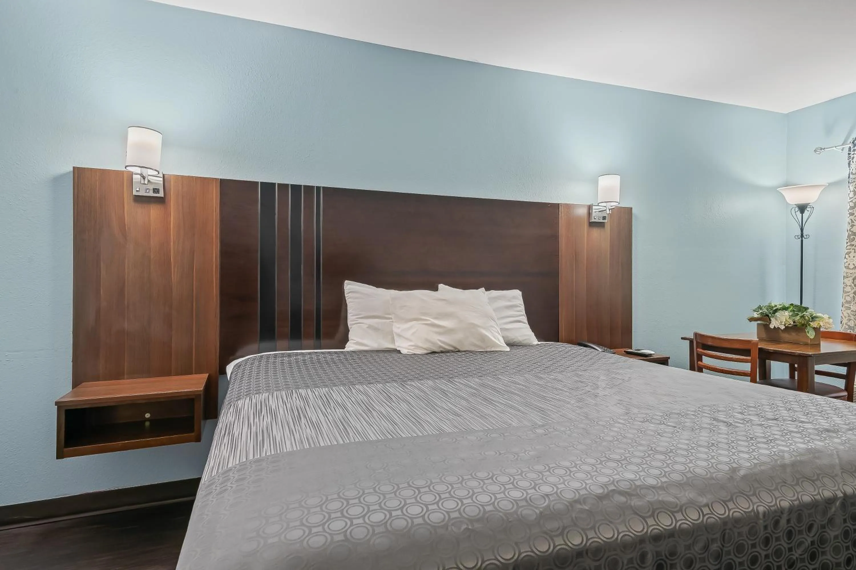 Bedroom, Bed in franklin inn