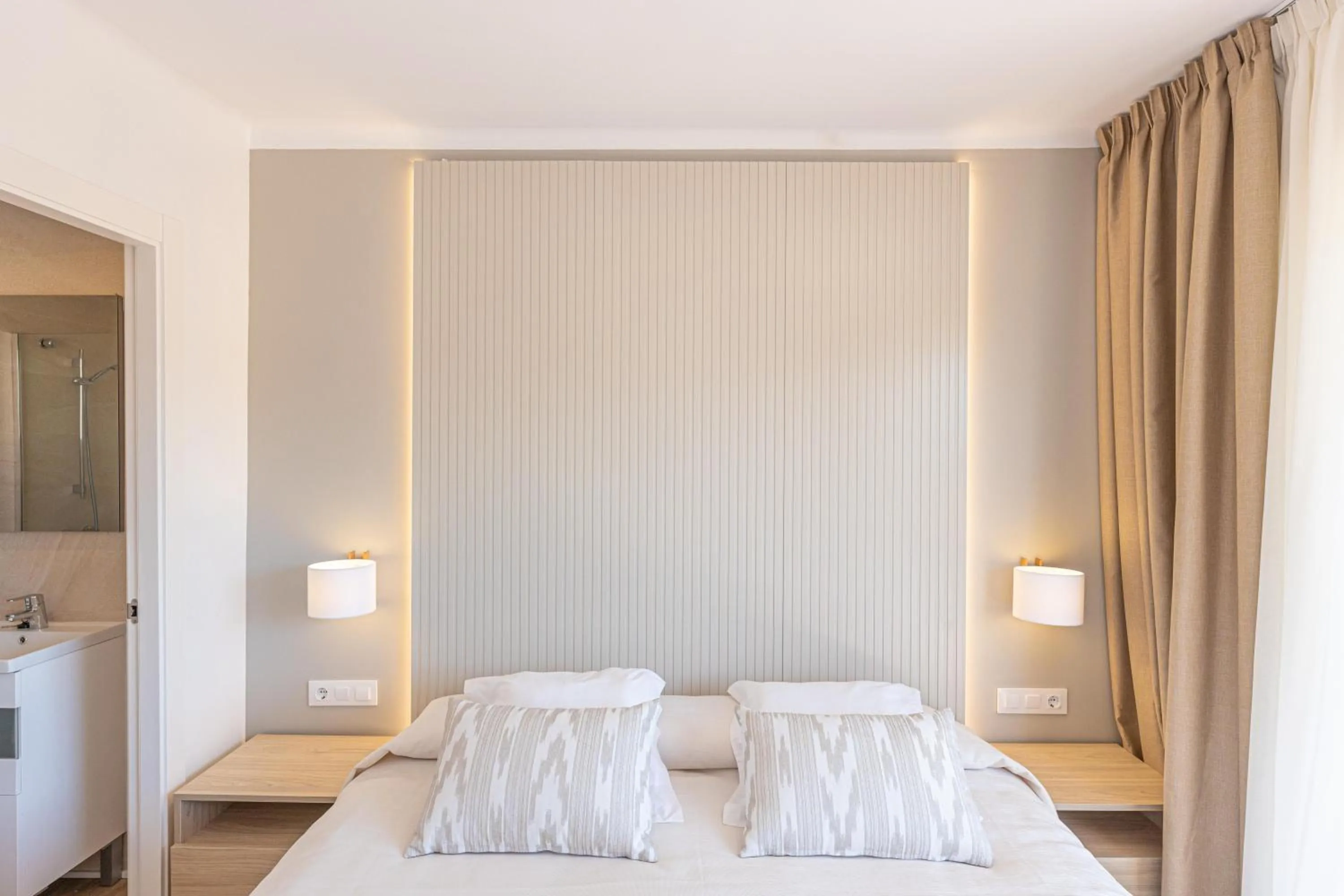 Bed in Martinez Apartments