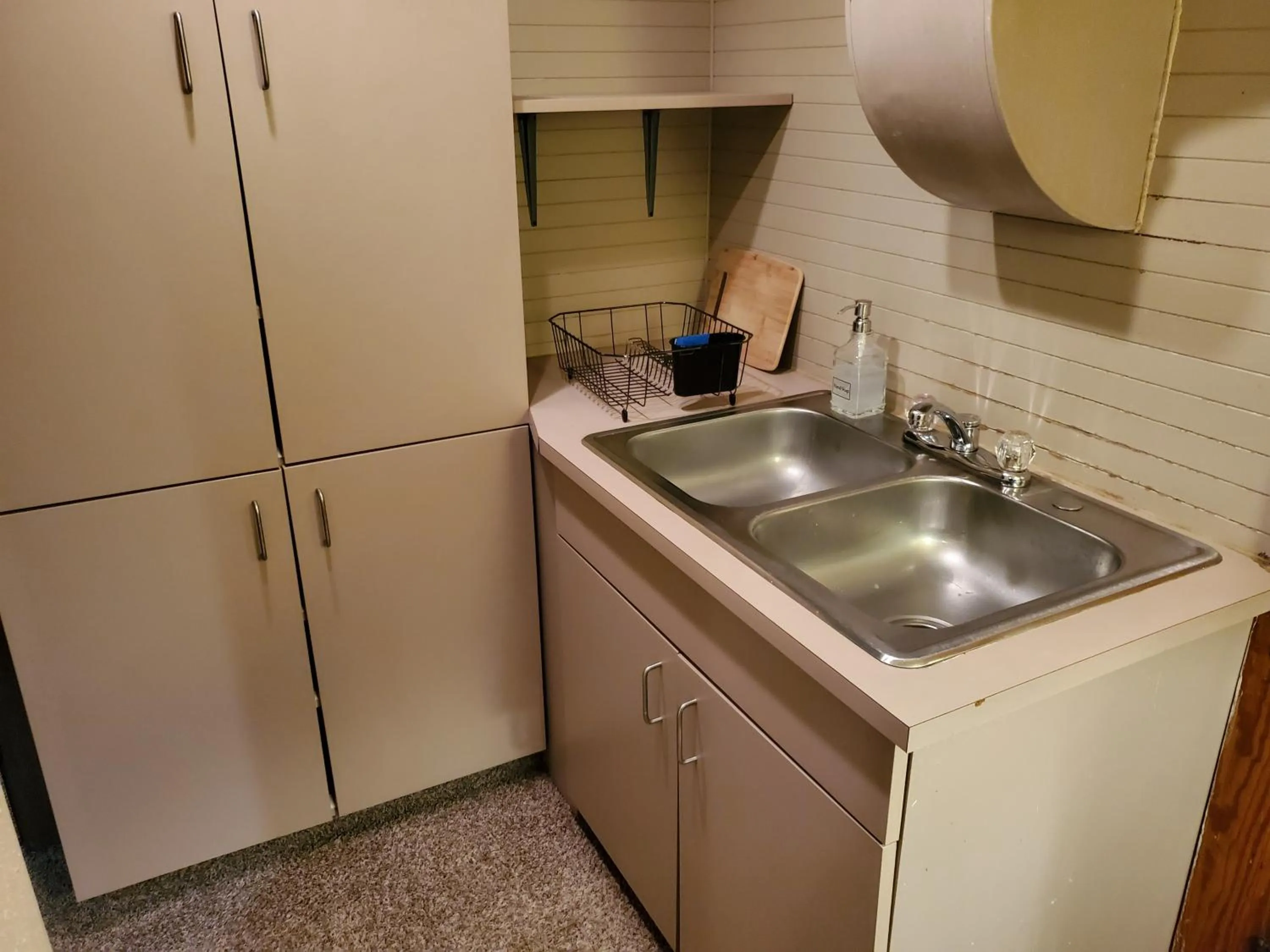Kitchen or kitchenette in Historic Victorian Inn
