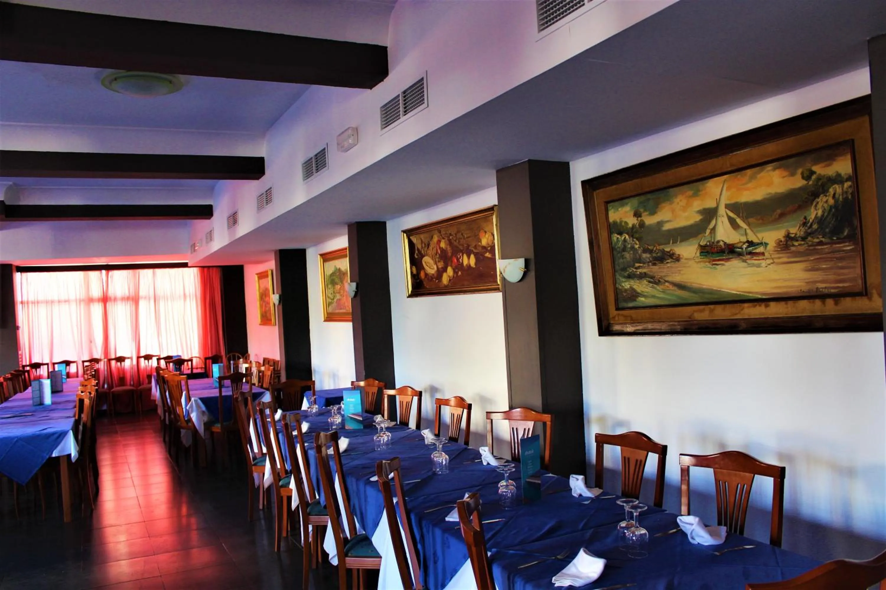 Restaurant/places to eat in Hotel Marbel