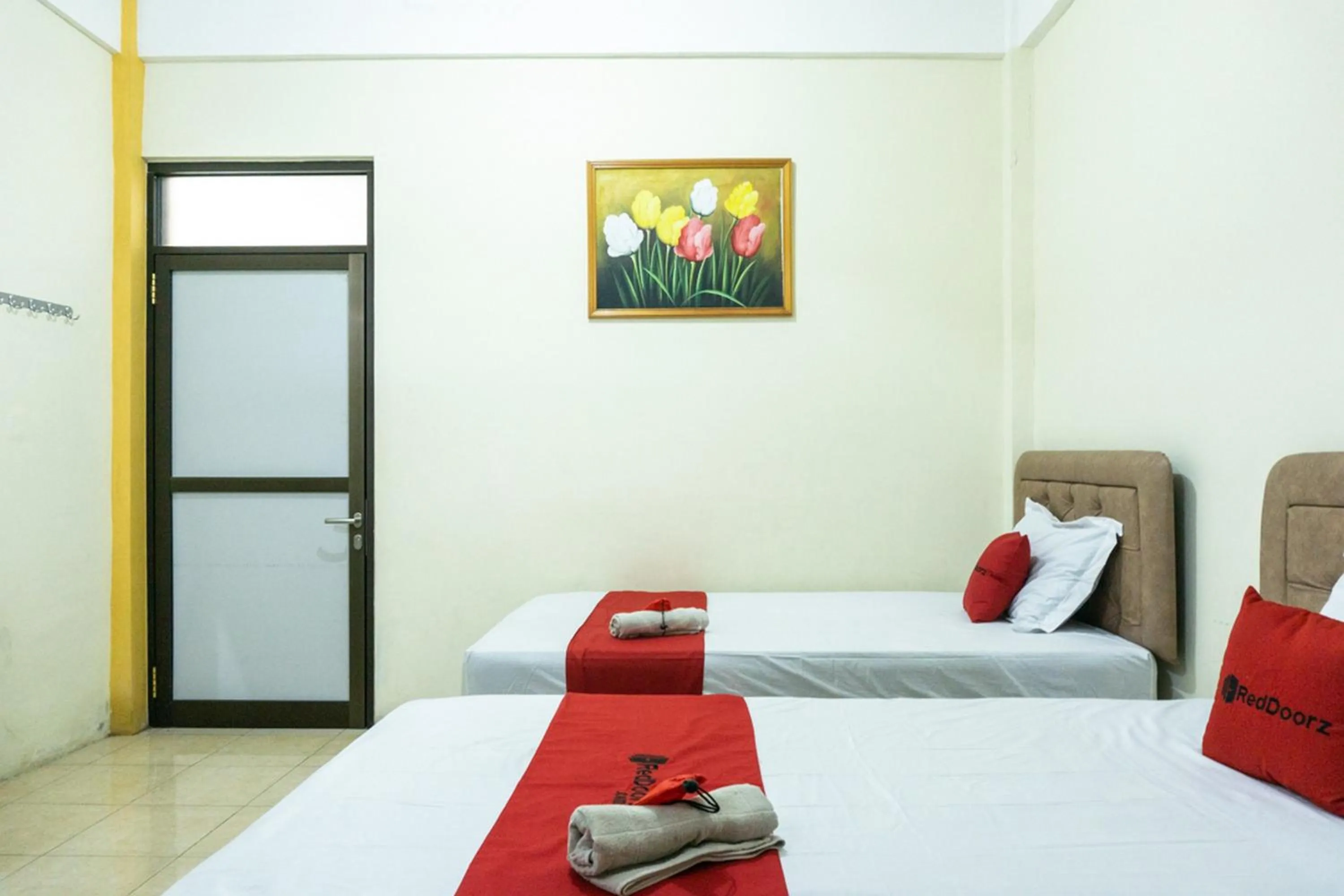 Bed in RedDoorz @ Gatot Subroto Ende