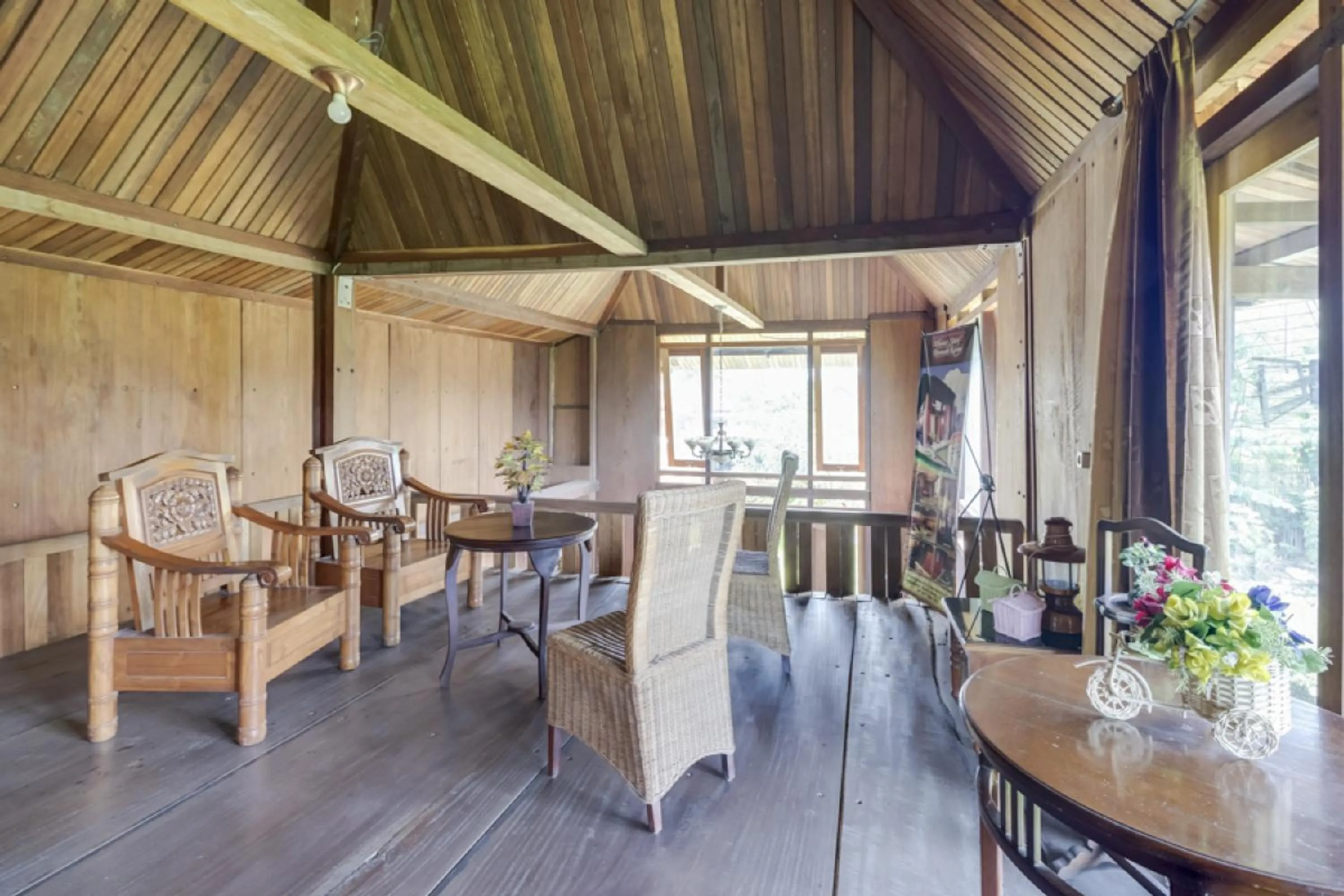 Seating area in RedDoorz at Omah Kayu Homestay Yogyakarta