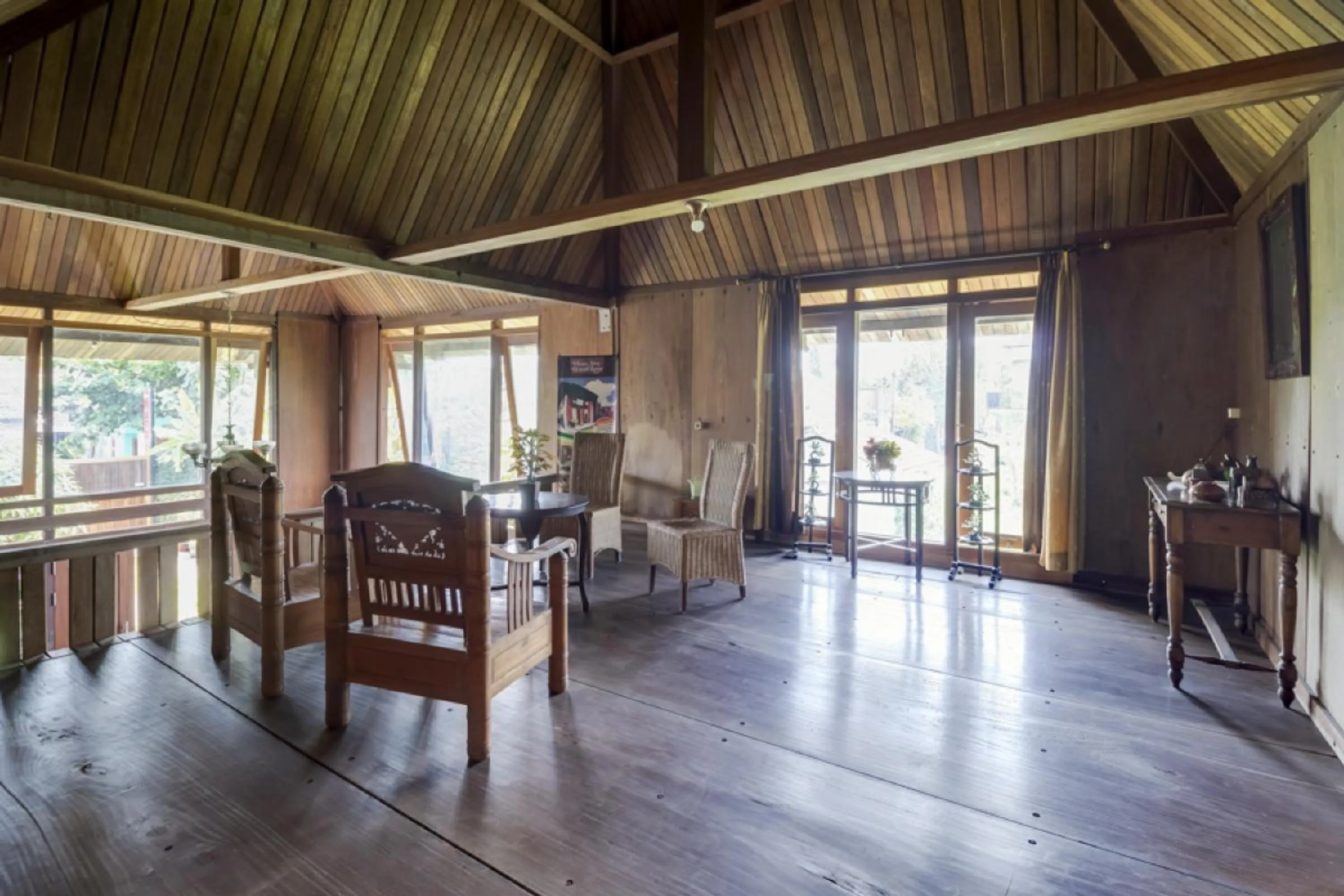 Seating area in RedDoorz at Omah Kayu Homestay Yogyakarta