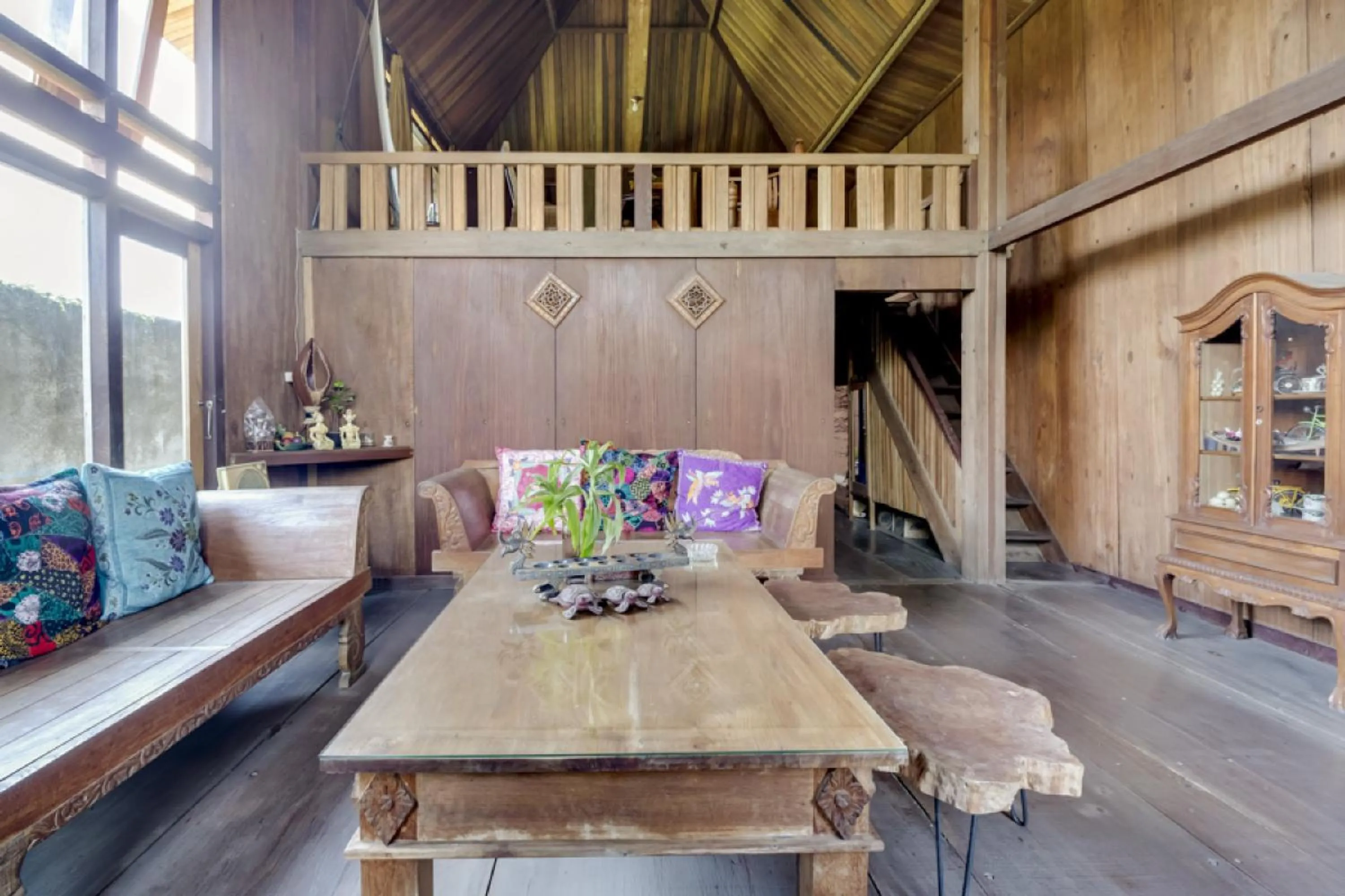 Living room in RedDoorz at Omah Kayu Homestay Yogyakarta