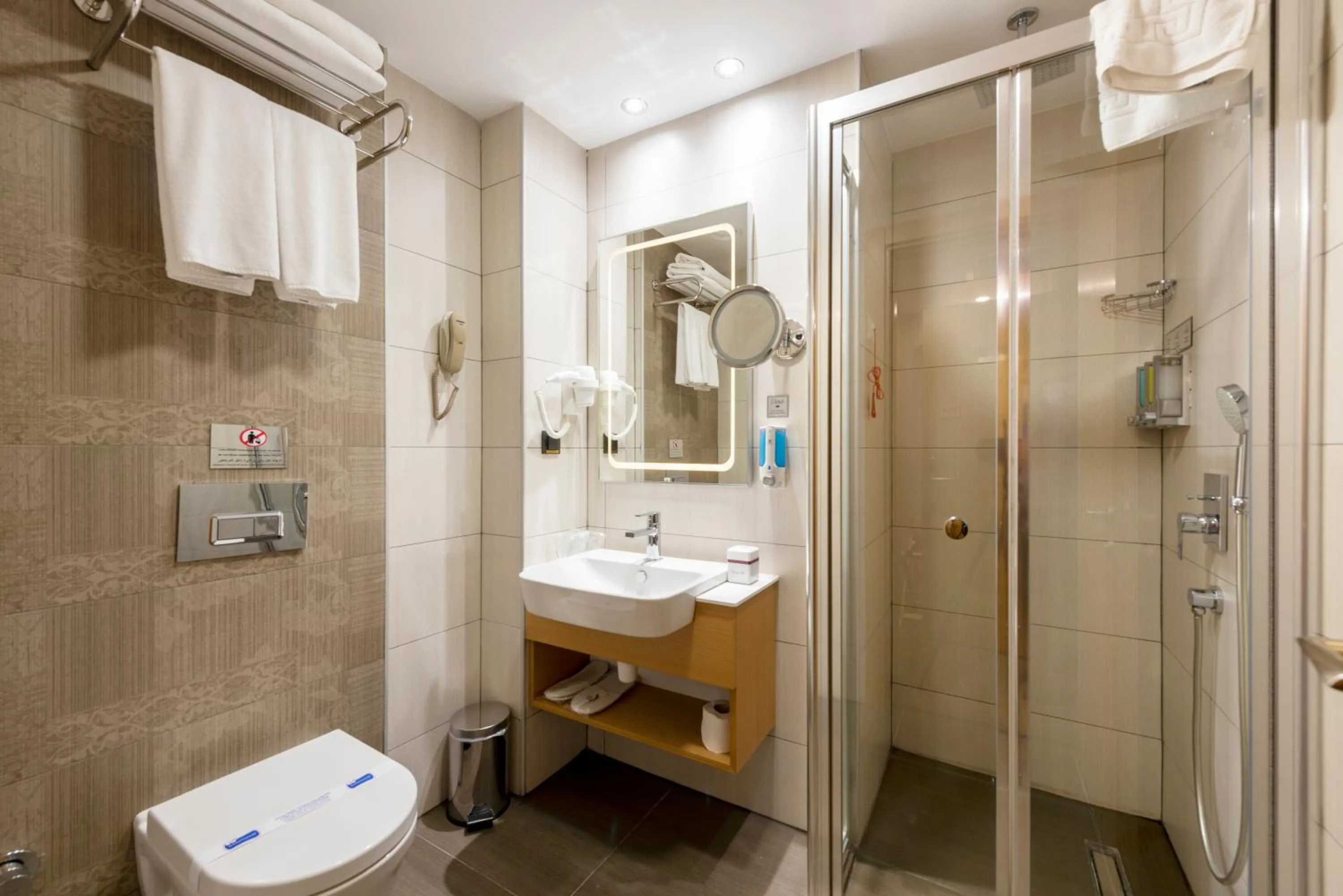 Bathroom in Hotel Boursier 2 & Spa