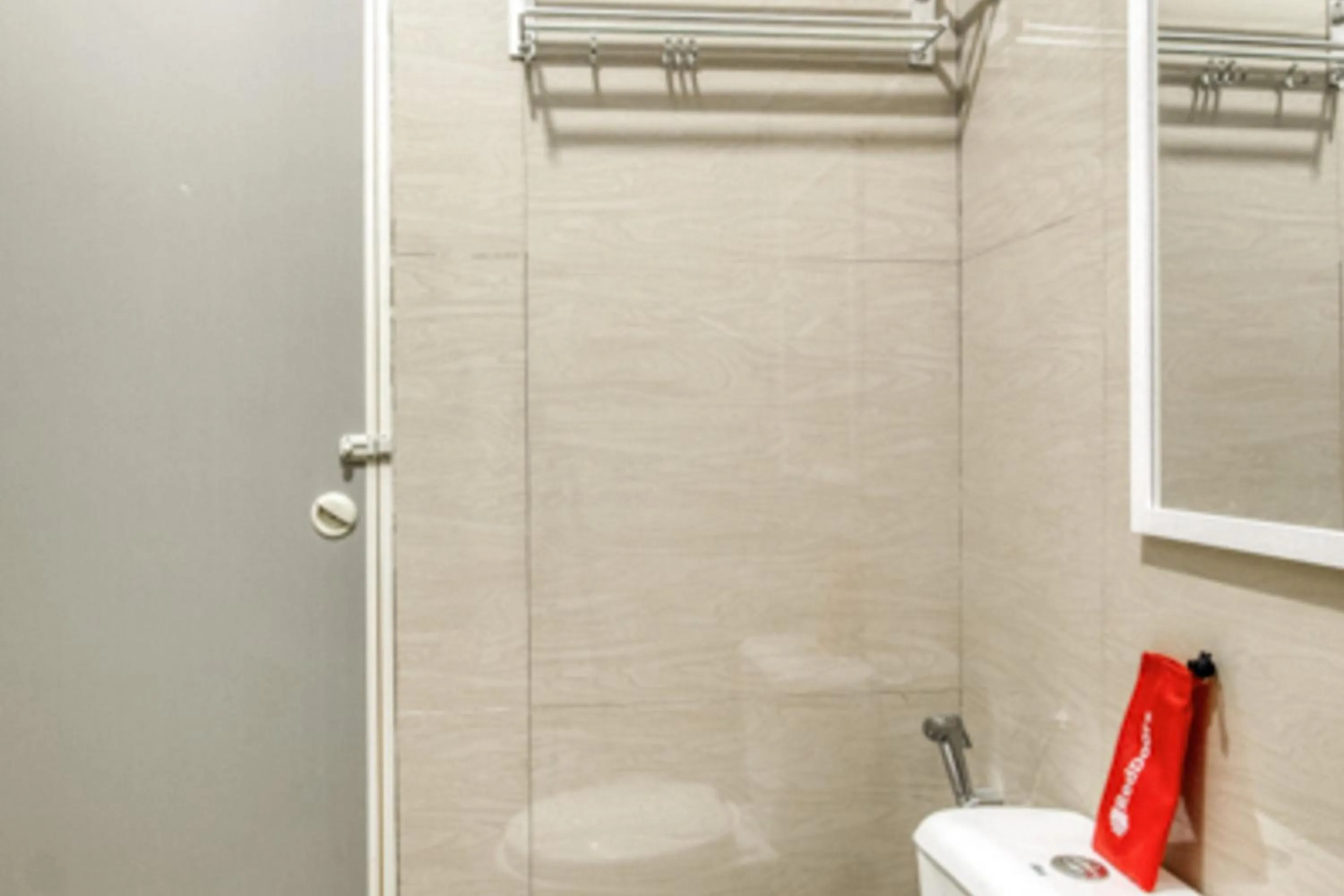 RedDoorz near Malioboro Tugu Station Jogja 2