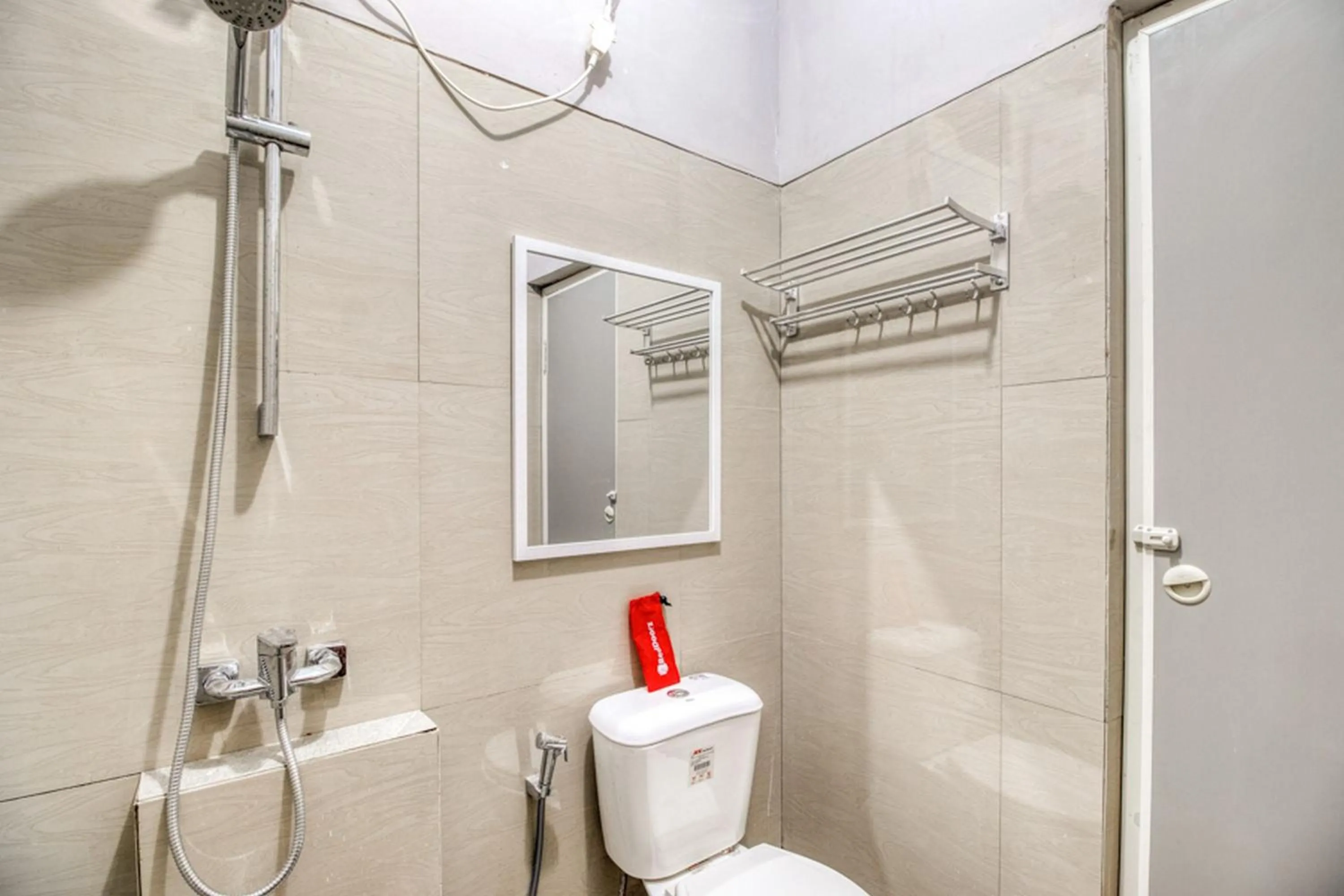 RedDoorz near Malioboro Tugu Station Jogja 2