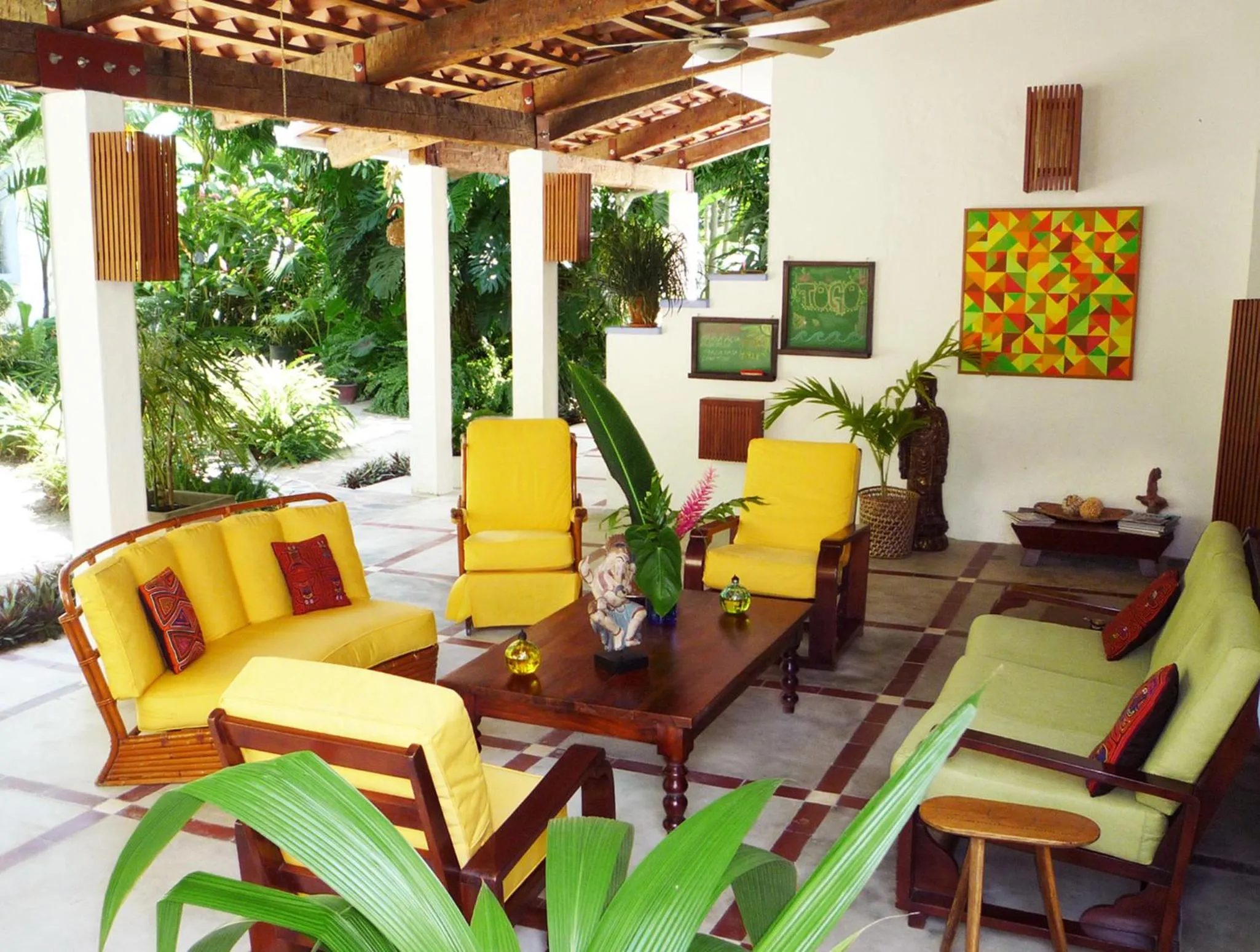 Communal lounge/ TV room in Togo B&B Farallon