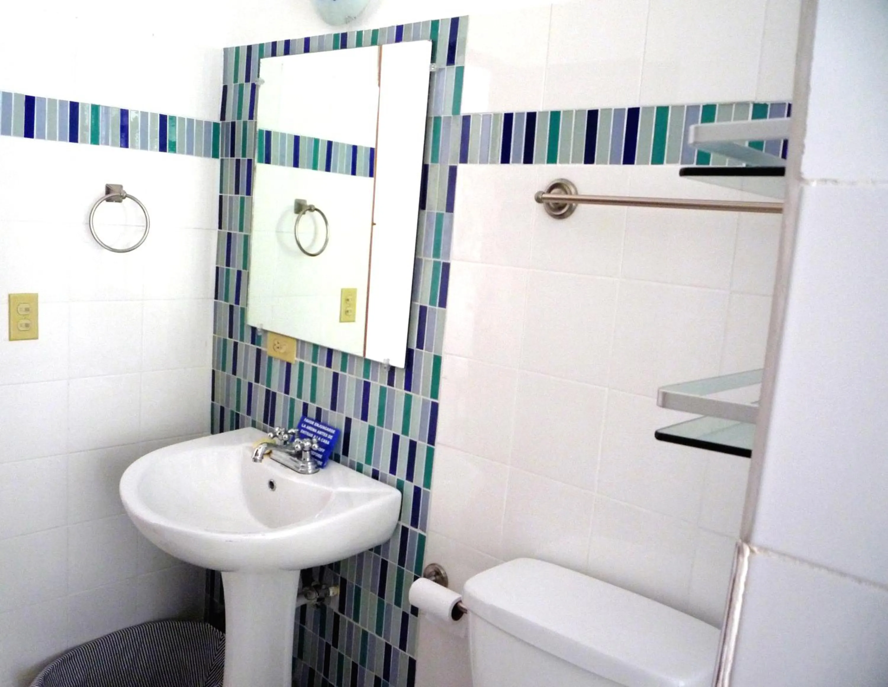 Bathroom in Togo B&B Farallon