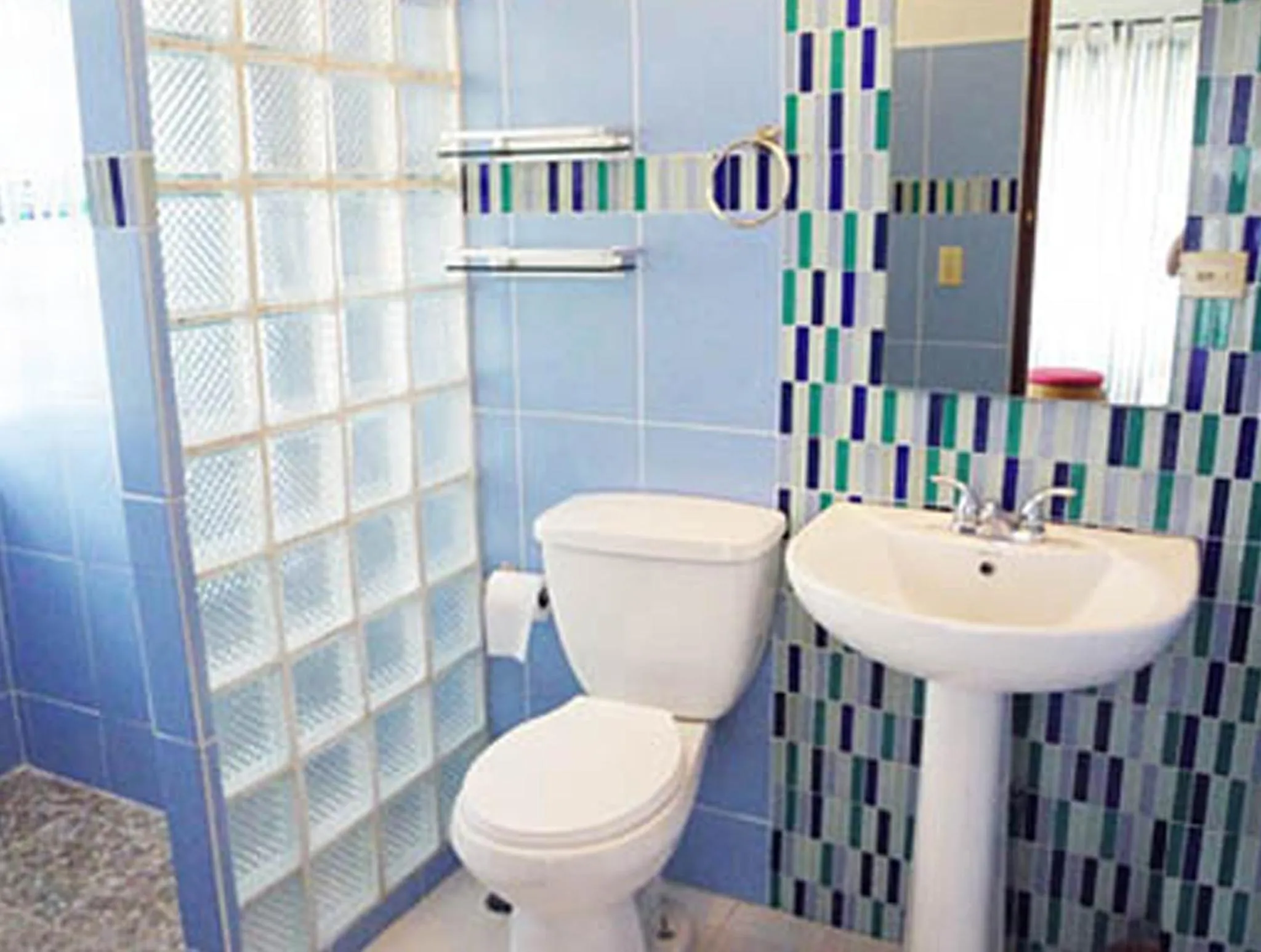 Toilet in Togo B&B Farallon