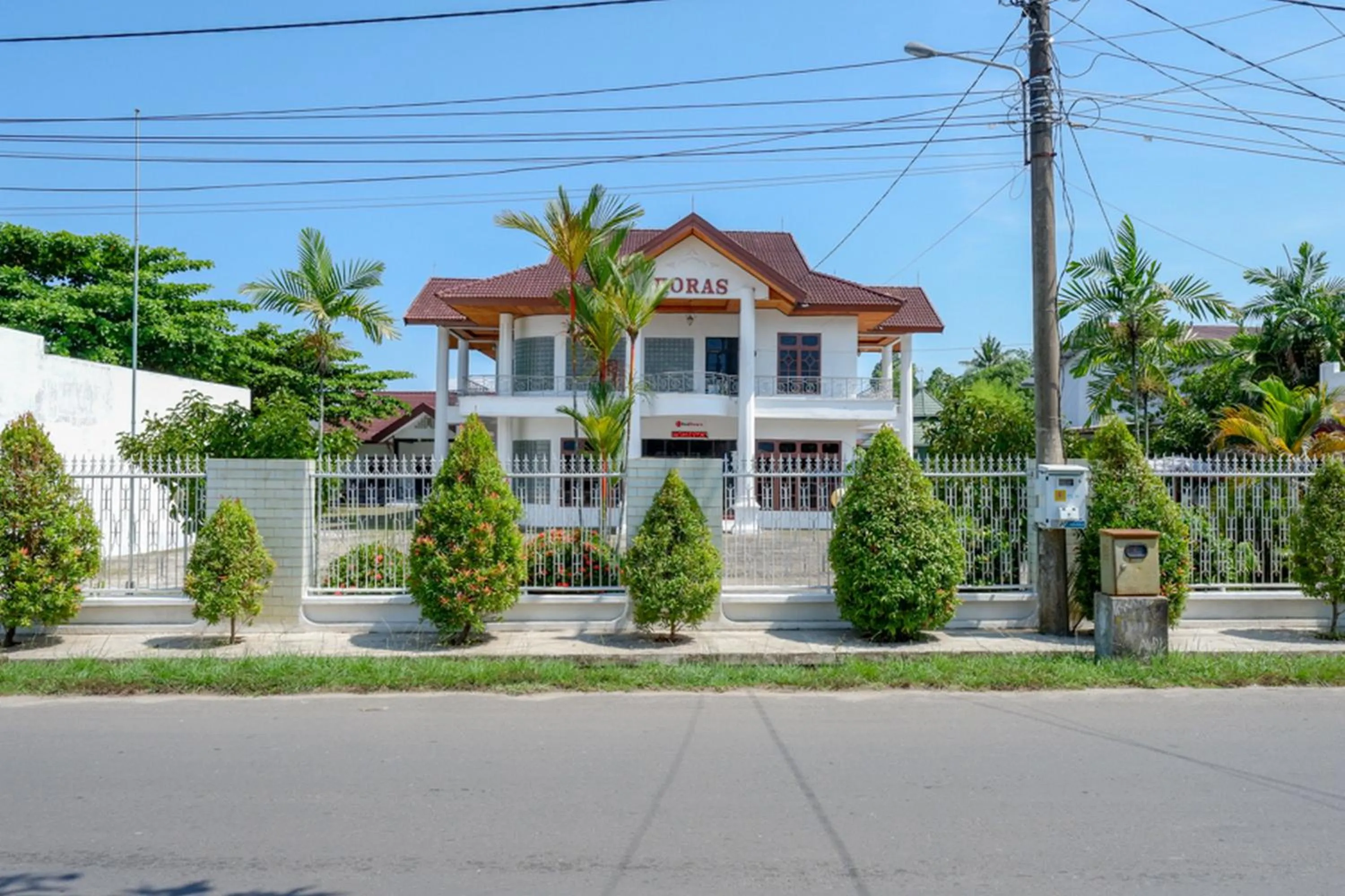 RedDoorz @ Hotel Horas Palopo