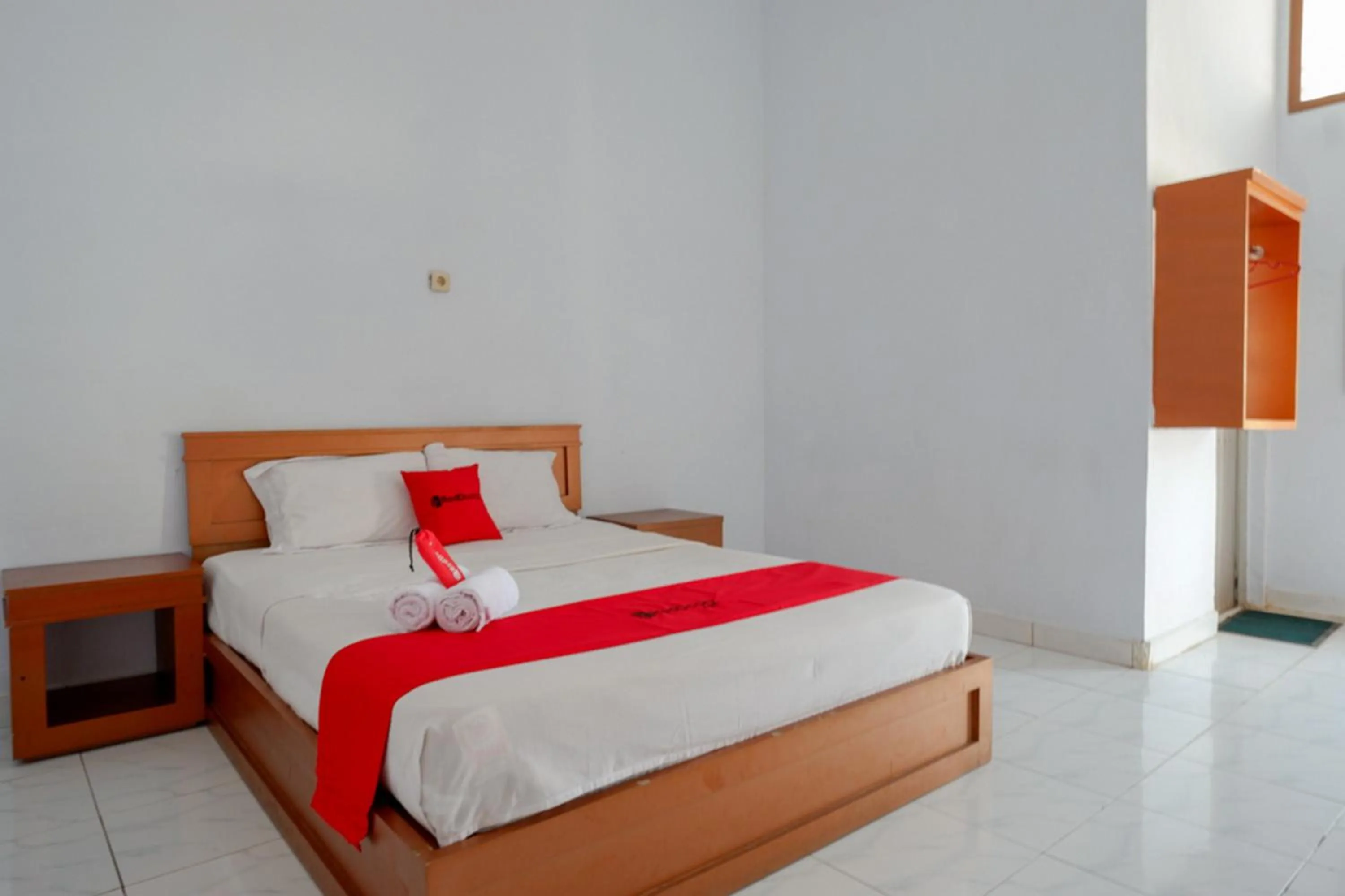 Bed in RedDoorz @ Hotel Horas Palopo