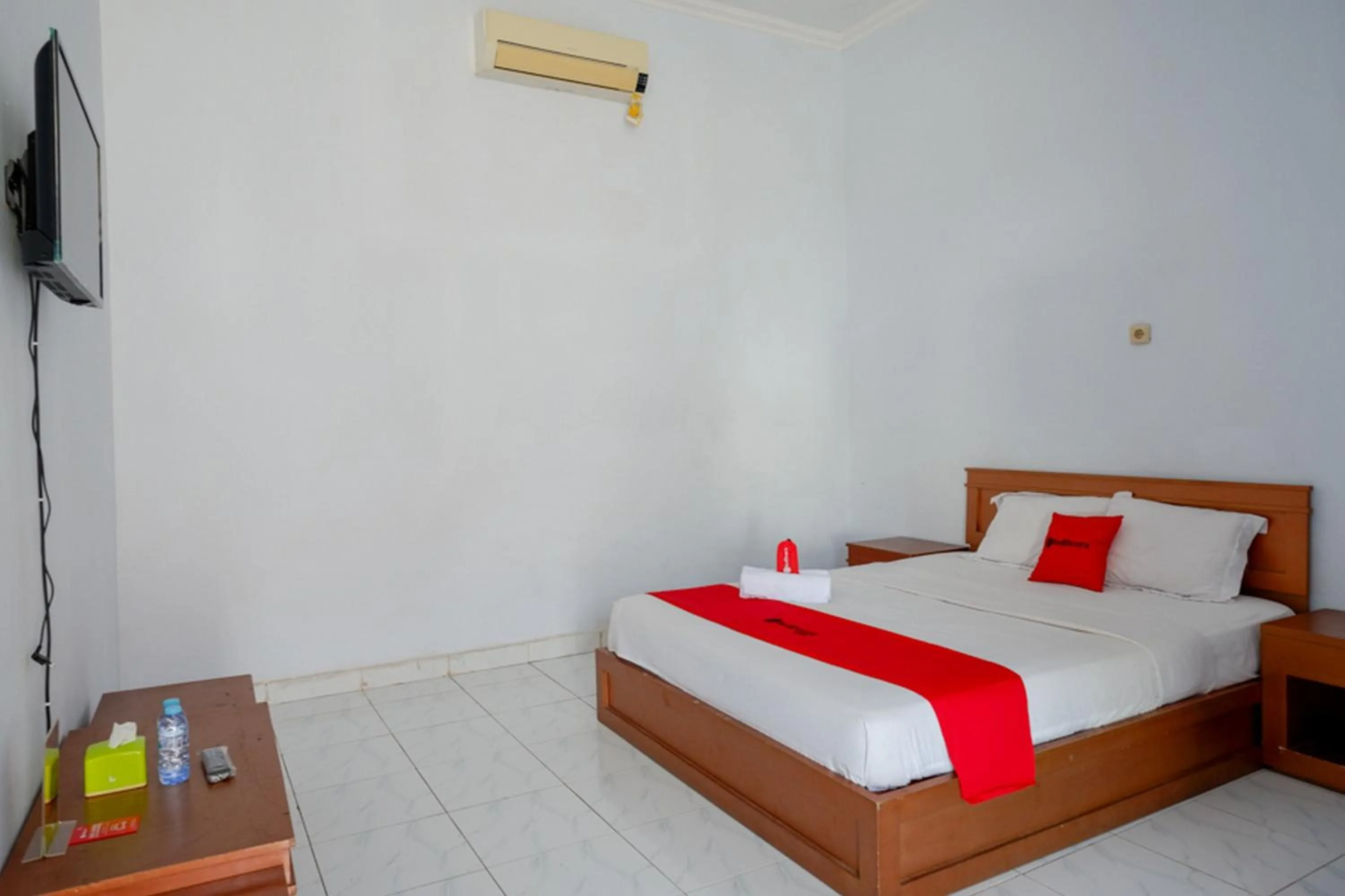 Bed in RedDoorz @ Hotel Horas Palopo