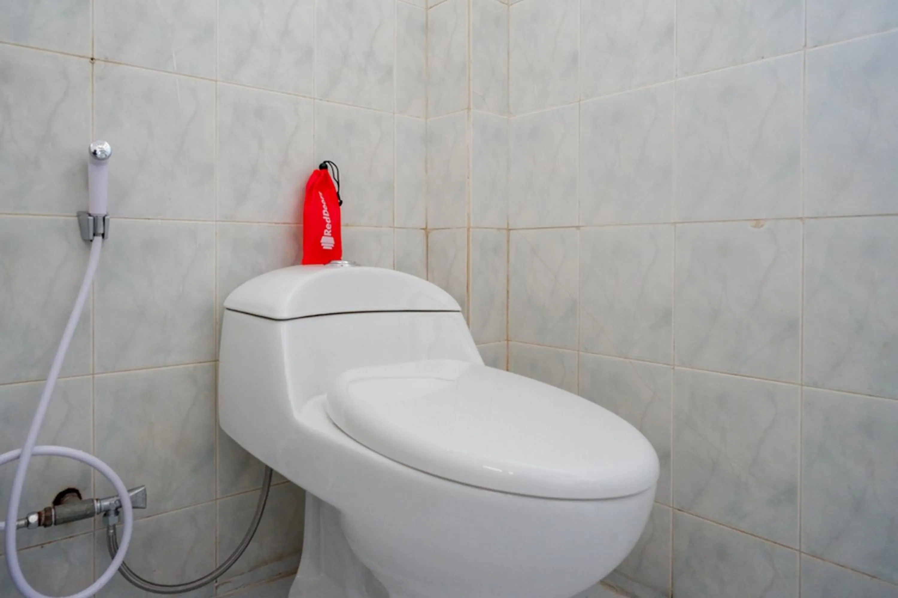 RedDoorz @ Hotel Horas Palopo