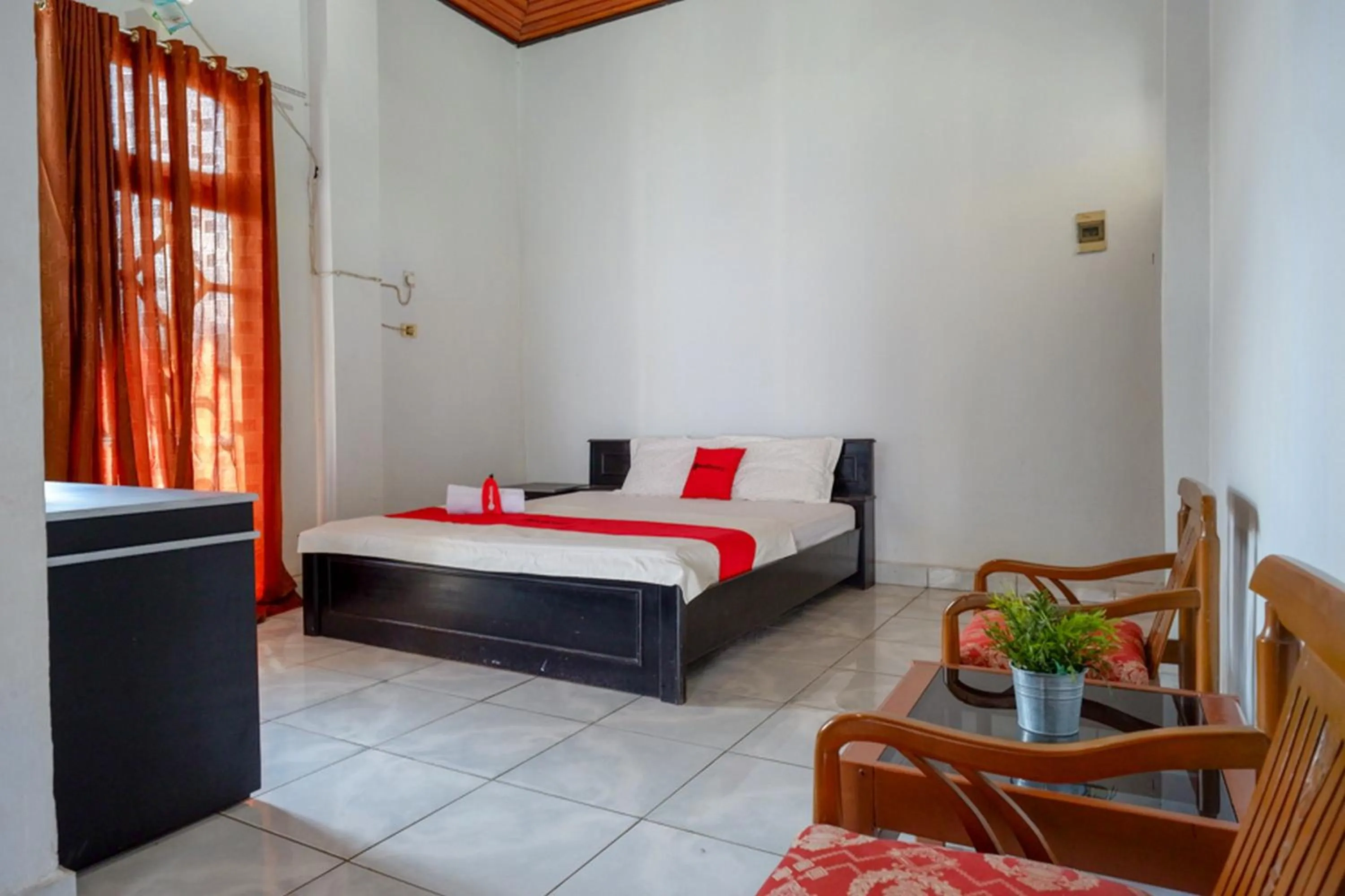 Bed in RedDoorz @ Hotel Horas Palopo