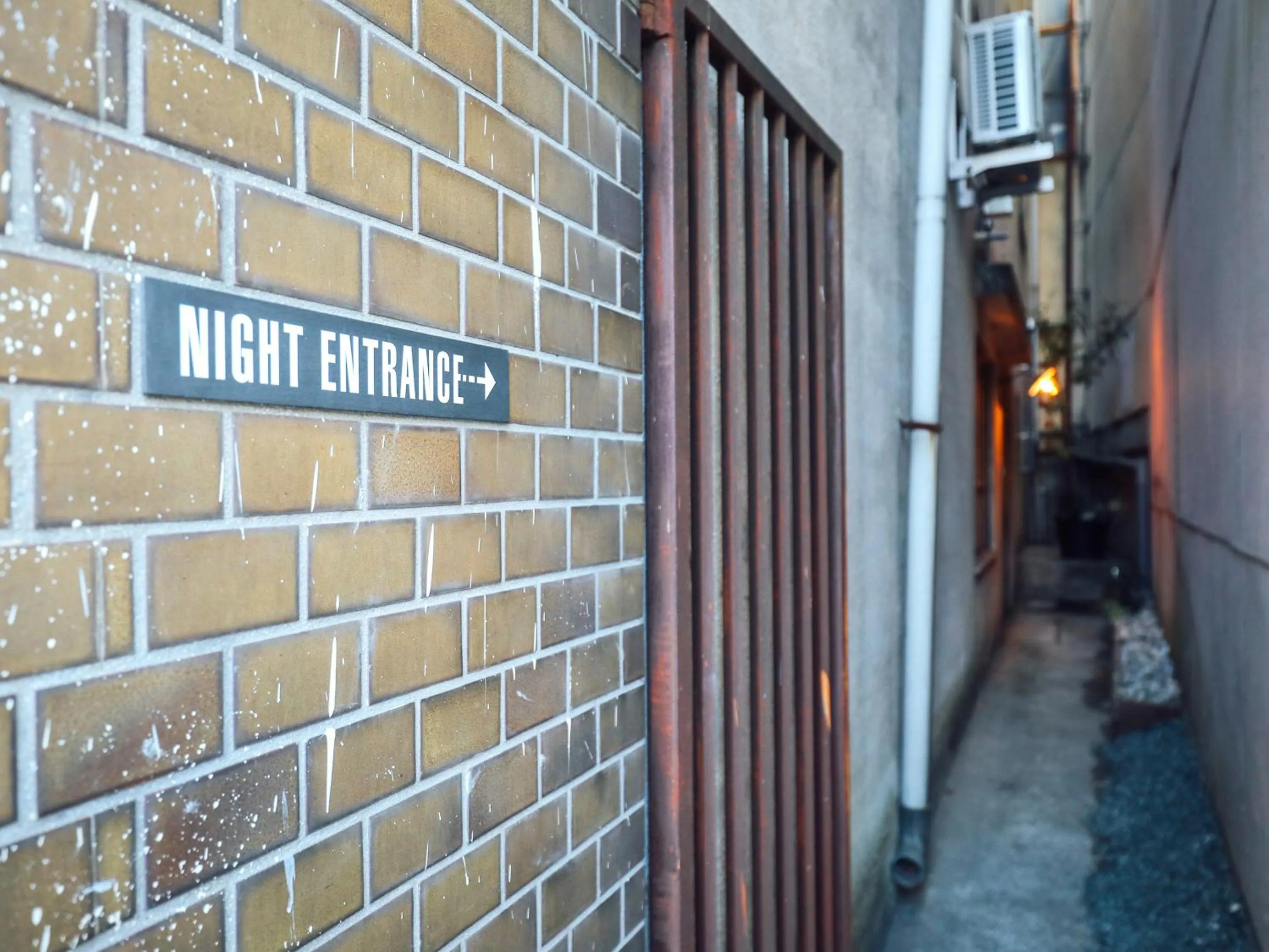 Facade/entrance in chAho Hostel Nirasaki / Outdoor Base