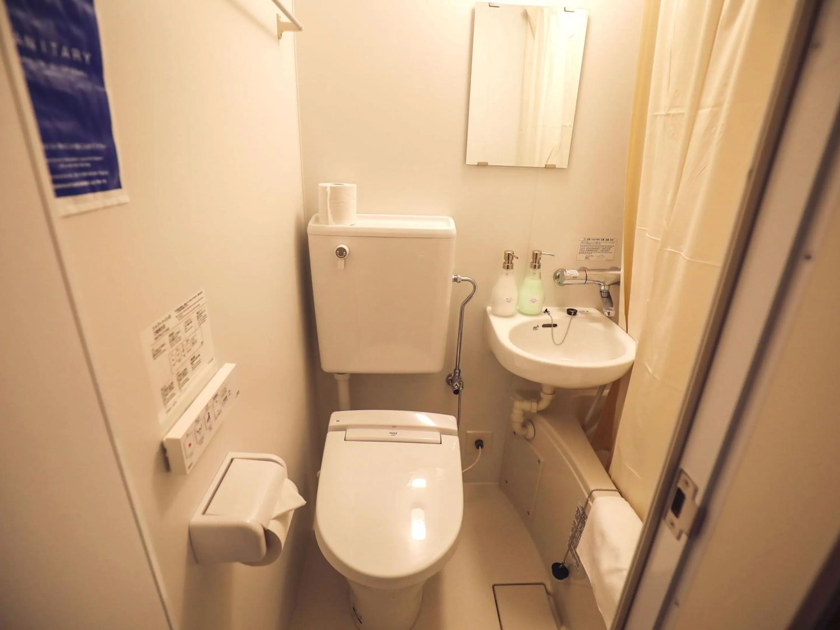 Shower in nirasakiyaSTAY