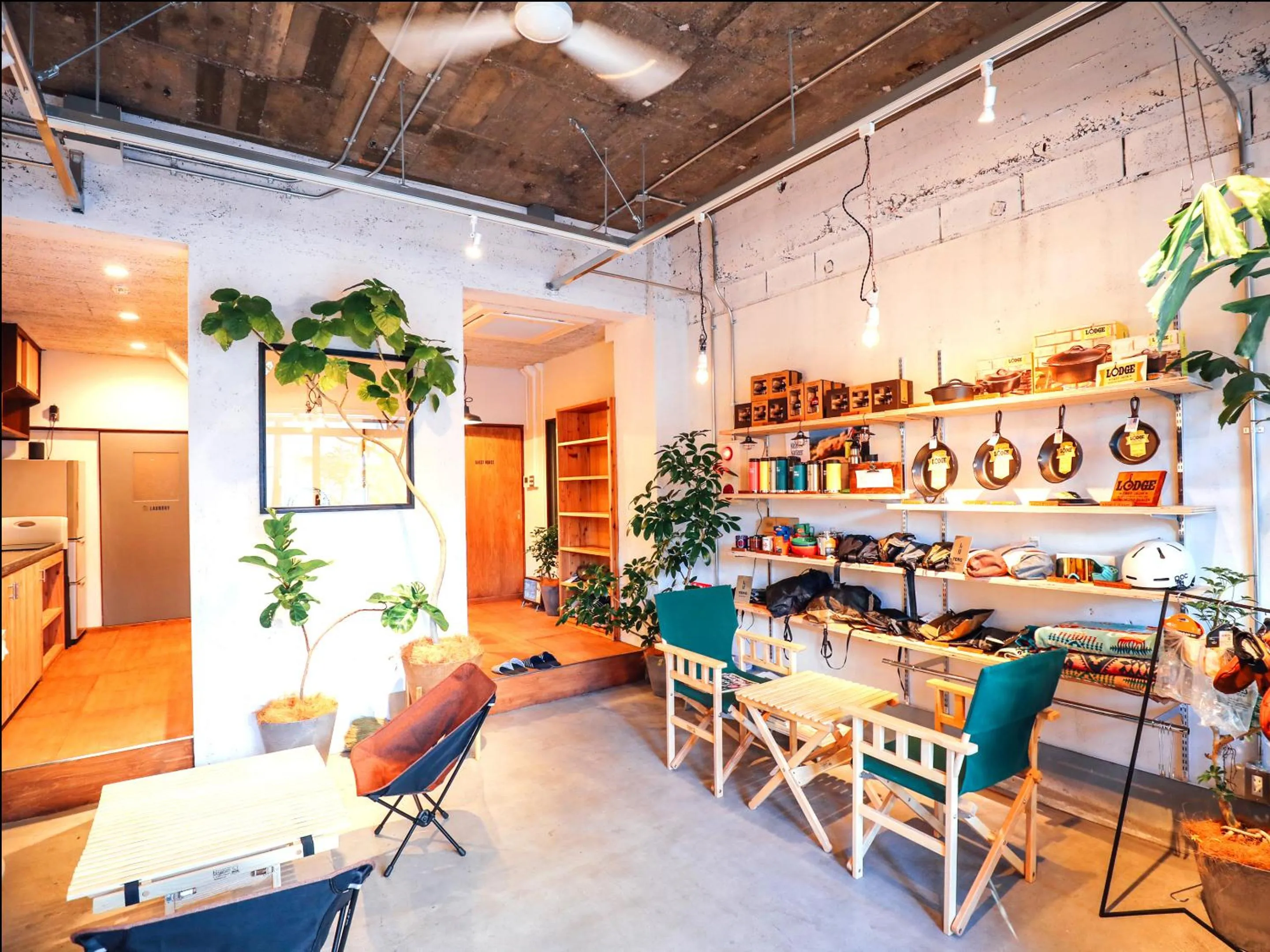 Lobby or reception in chAho Hostel Nirasaki / Outdoor Base