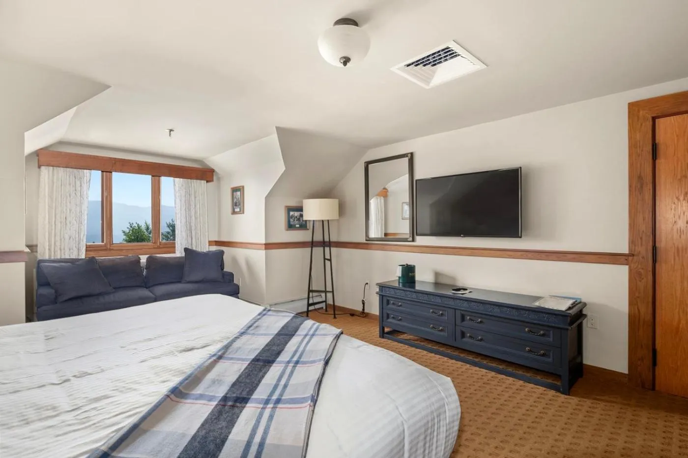 Photo of the whole room, Bed in von Trapp Family Lodge & Resort