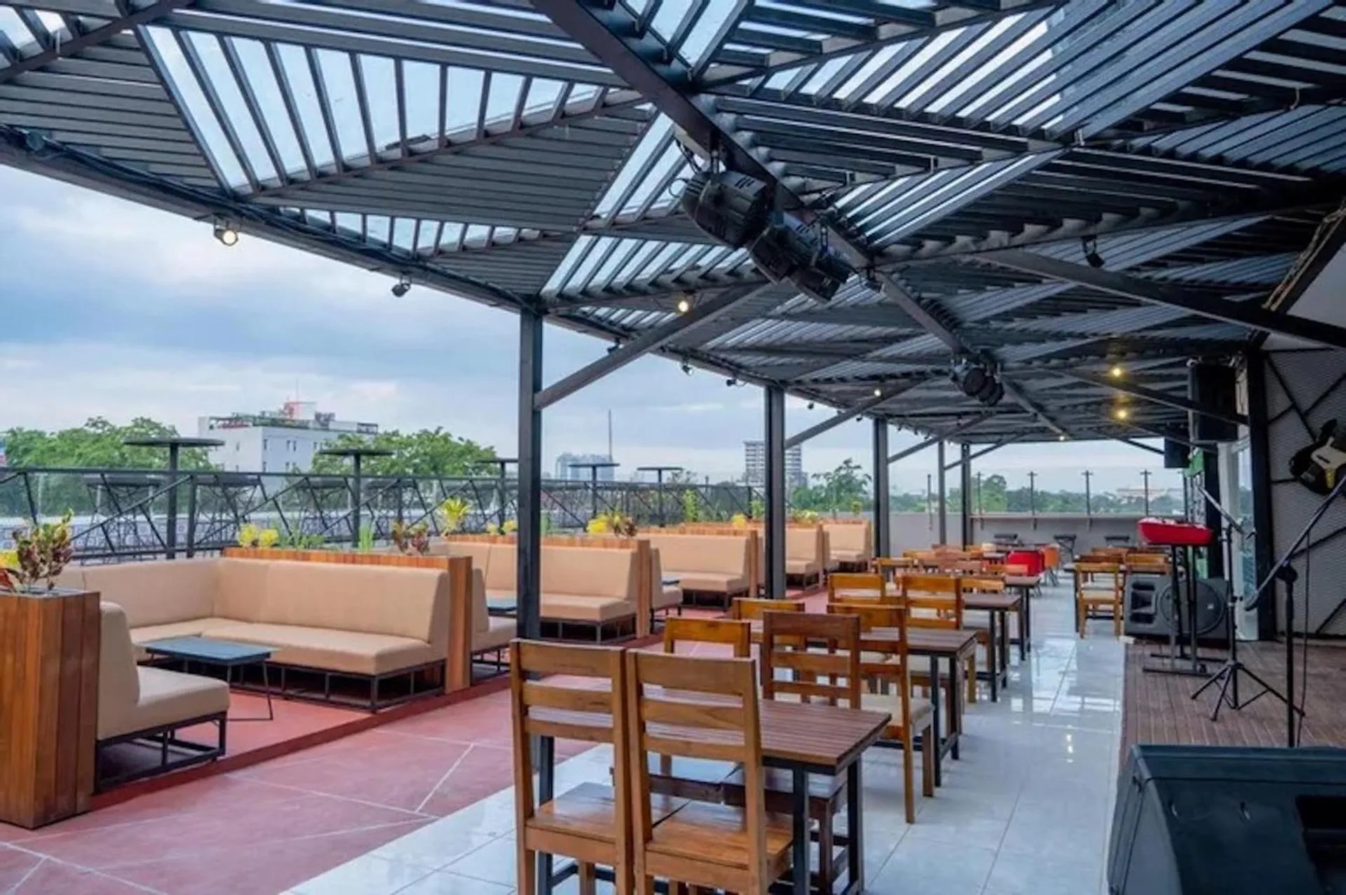 Restaurant/places to eat in De'Tonga Hotel