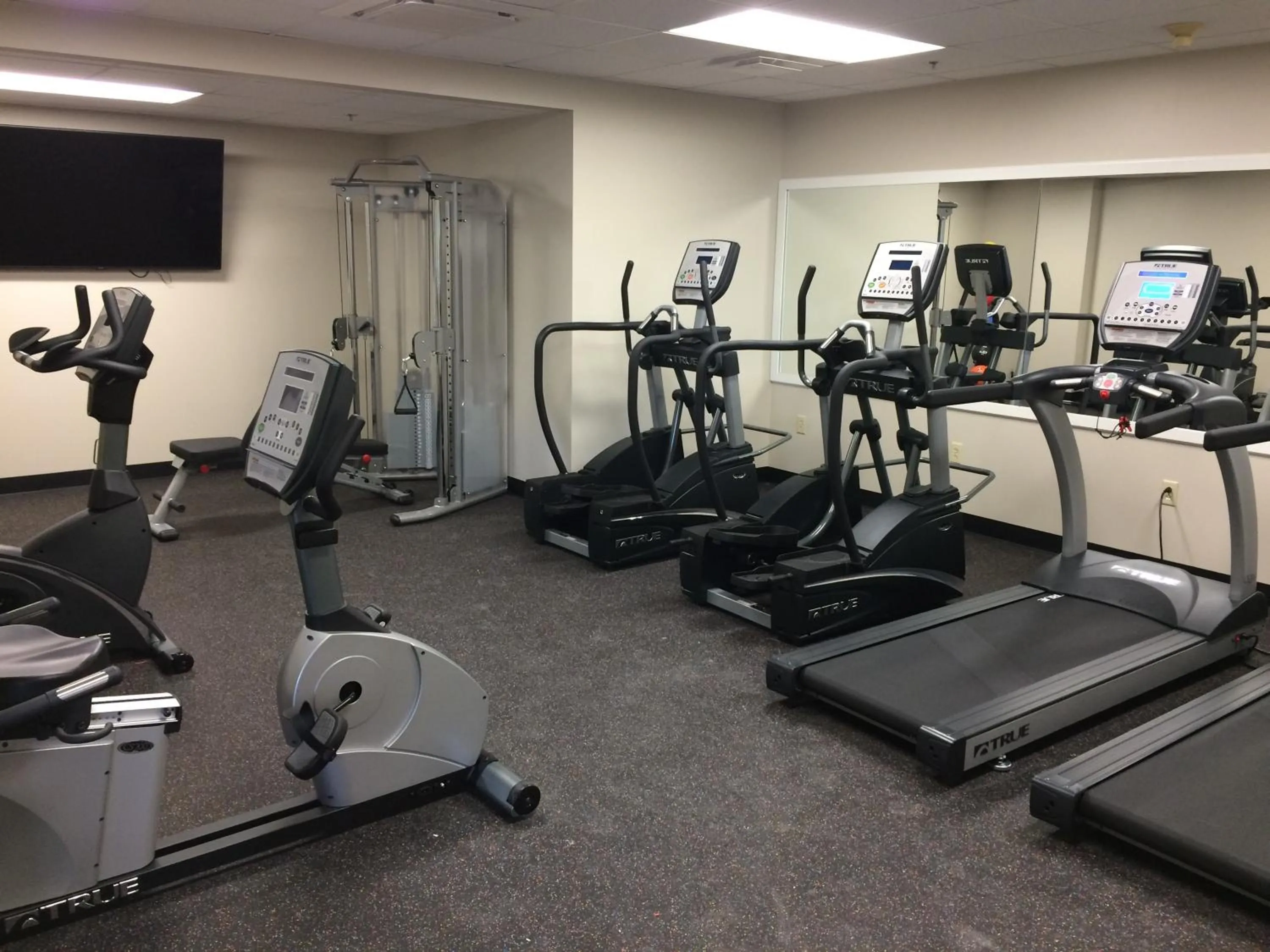 Fitness centre/facilities in Cedar Point Hotel Breakers