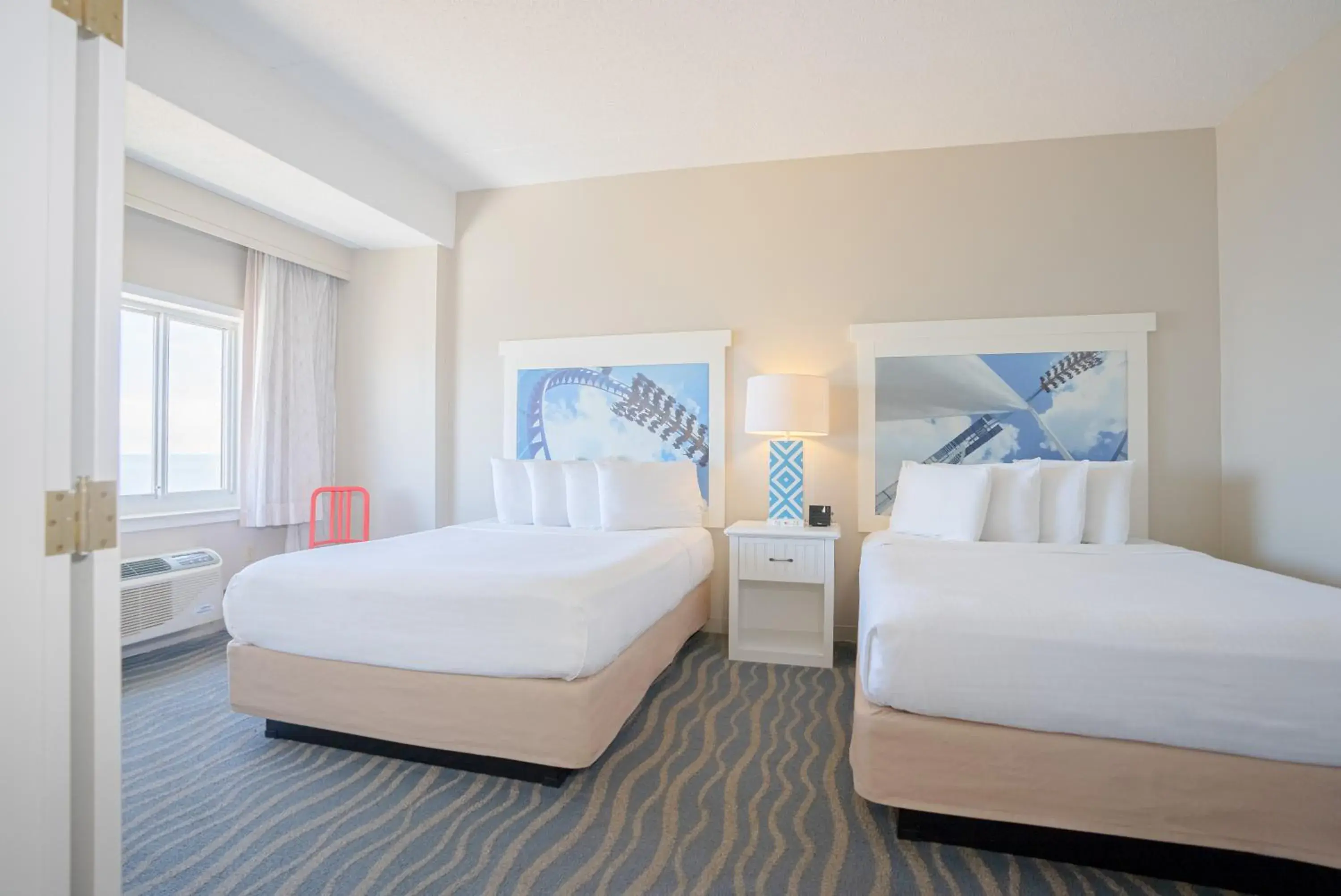 Suite with Lake View in Cedar Point Hotel Breakers Suite with Lake View in Cedar Point Hotel Breakers