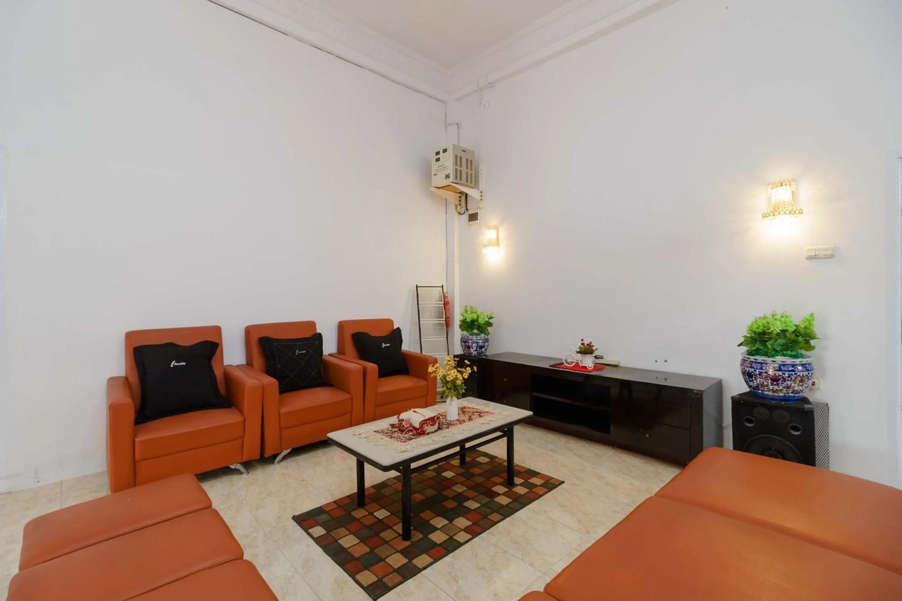 RedDoorz Syariah near Museum Tsunami Aceh 2