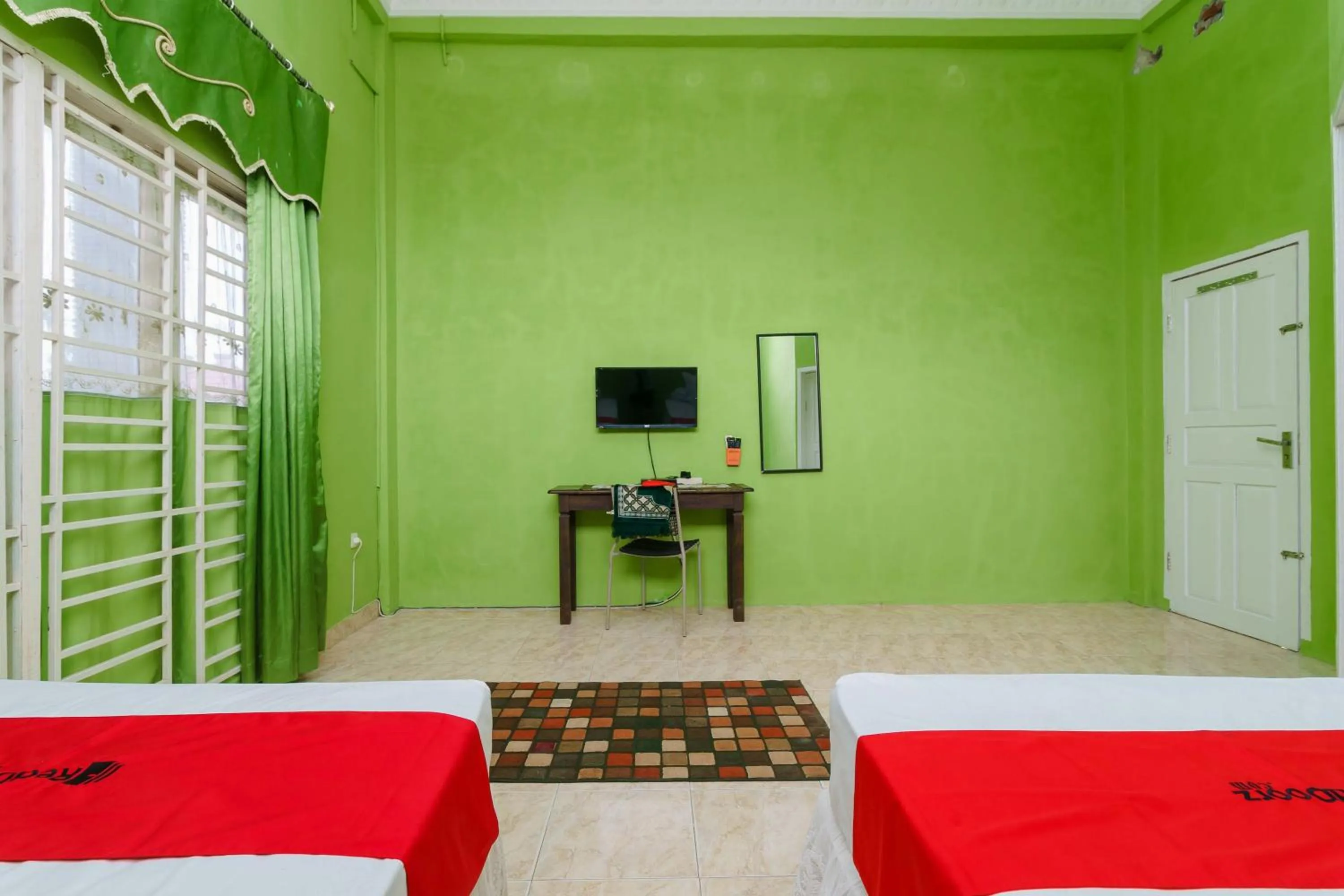 Bed in RedDoorz Syariah near Museum Tsunami Aceh 2