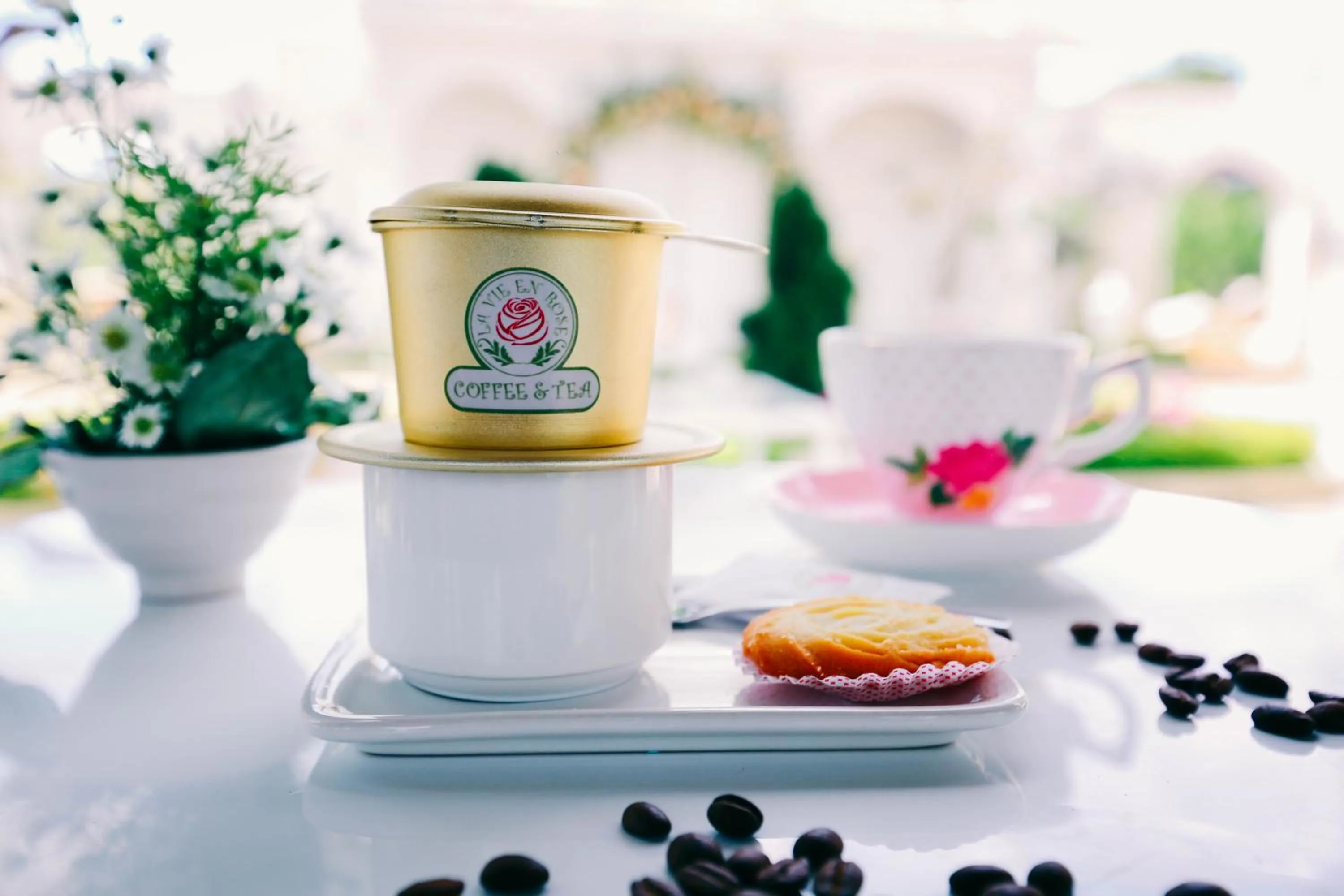 Restaurant/places to eat in La Vie En Rose Villa