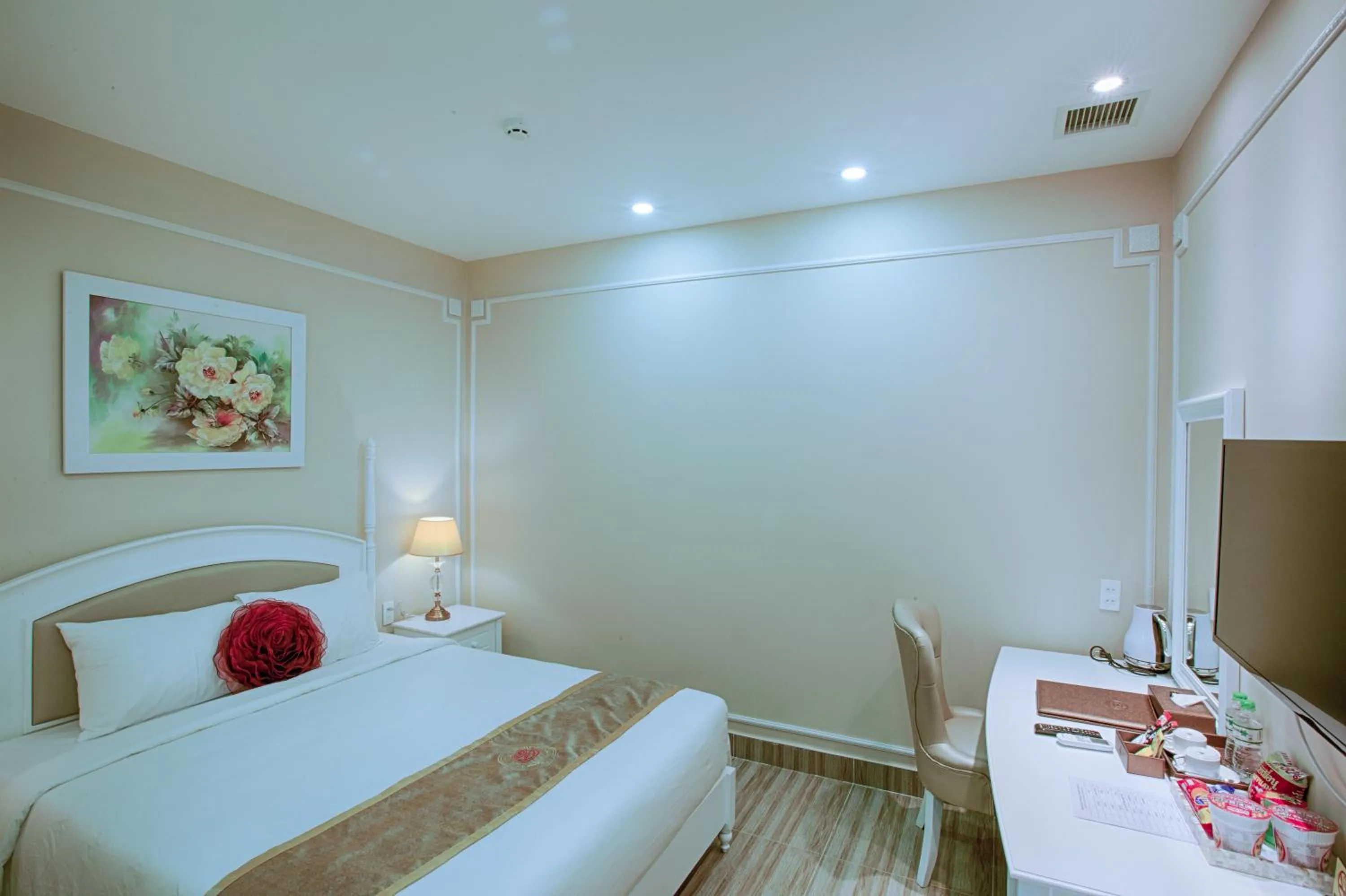 Photo of the whole room in La Vie En Rose Villa