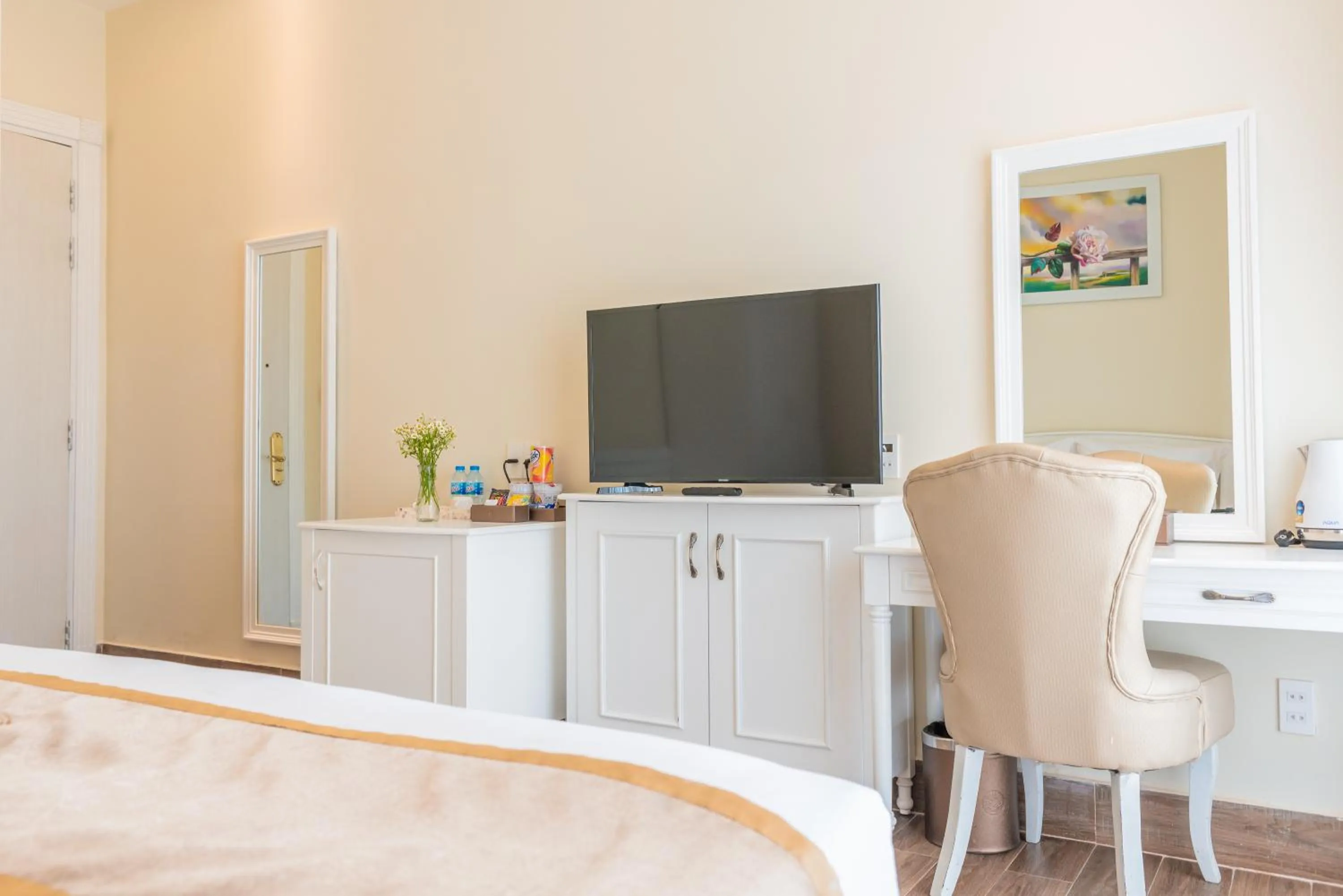 Photo of the whole room in La Vie En Rose Villa