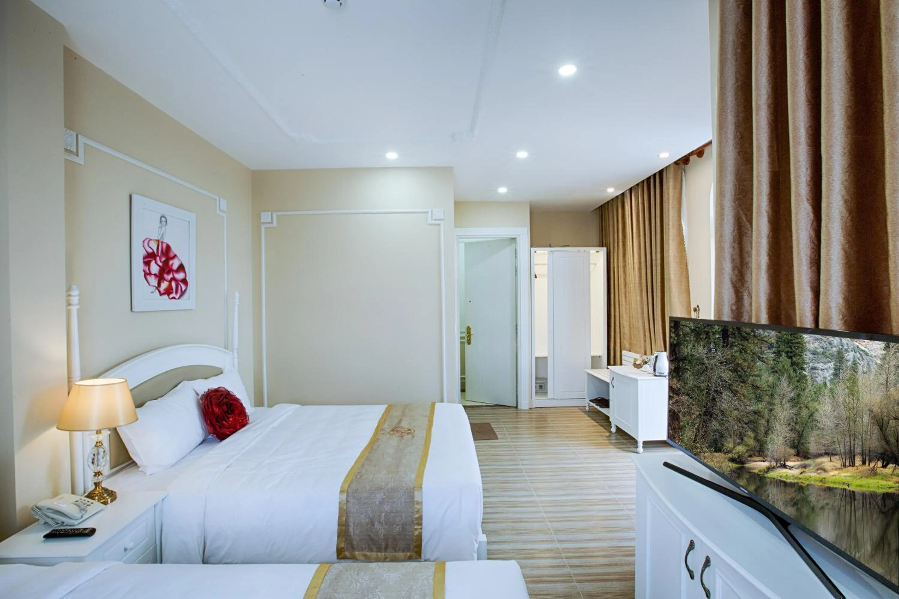 Bed in La Vie En Rose Villa