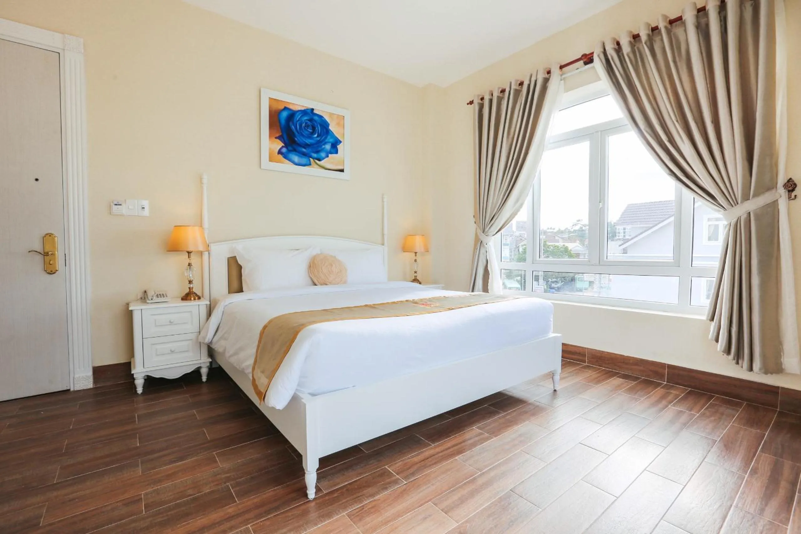 Photo of the whole room in La Vie En Rose Villa