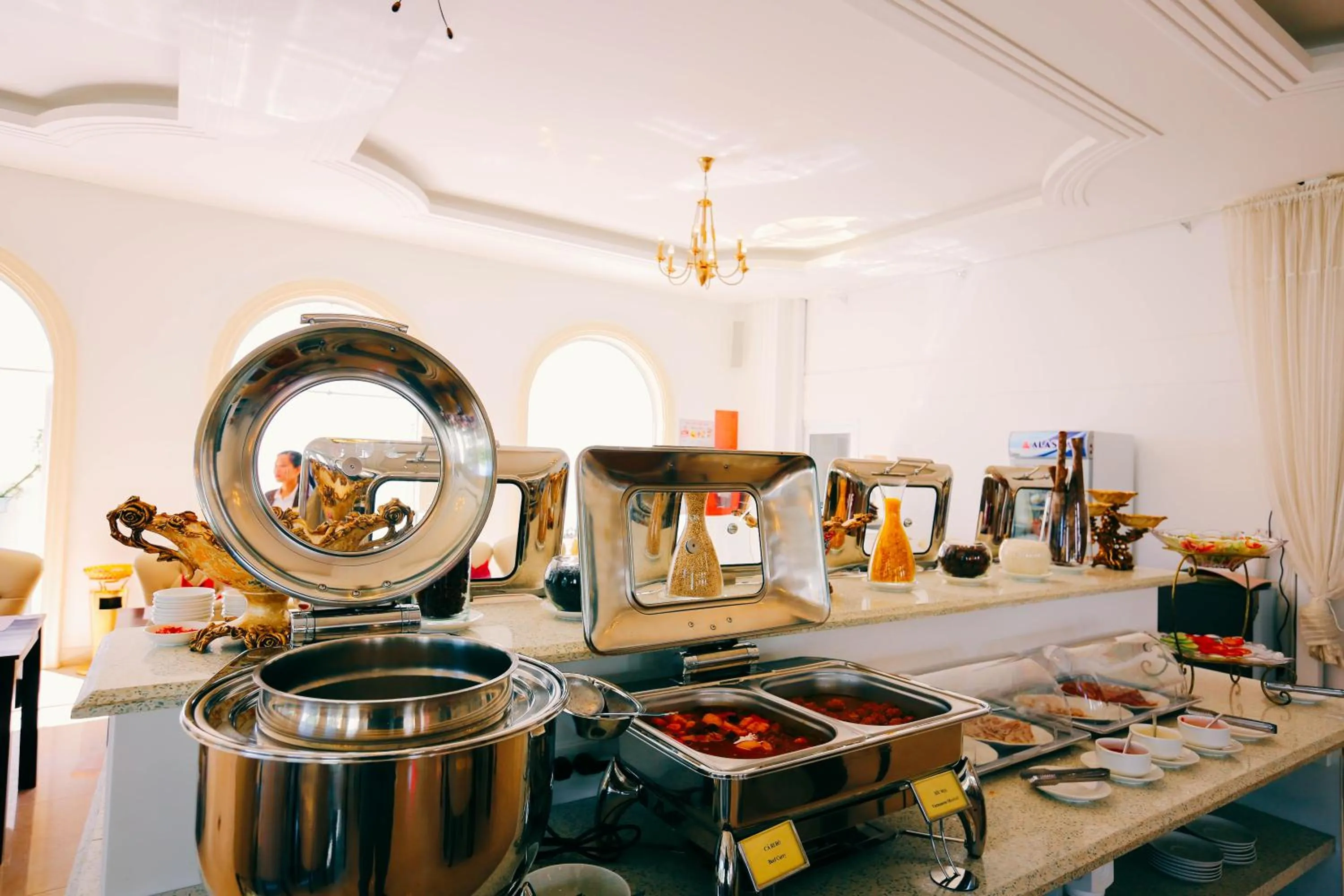 Breakfast in La Vie En Rose Villa