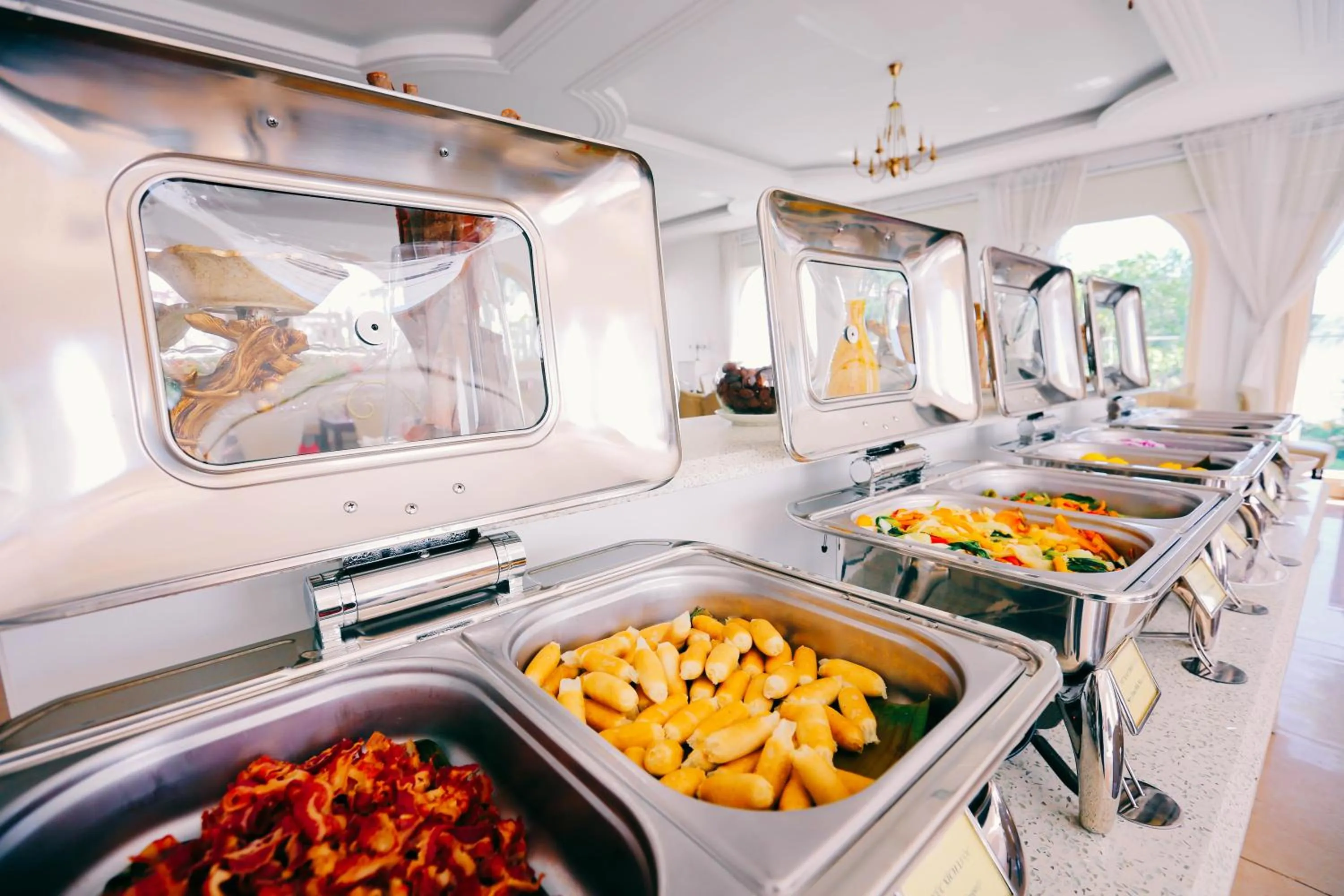 Restaurant/places to eat in La Vie En Rose Villa