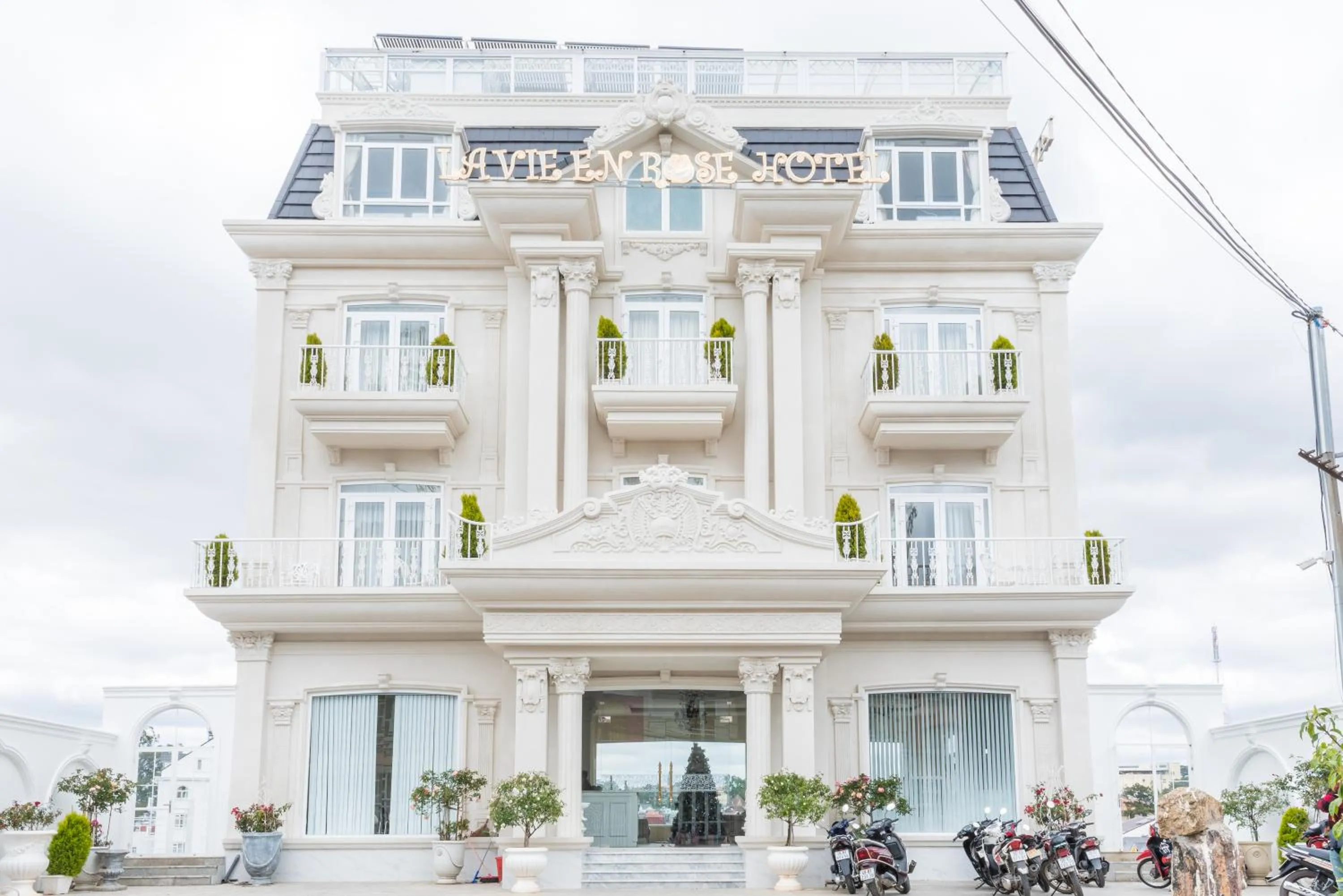 Property building in La Vie En Rose Villa