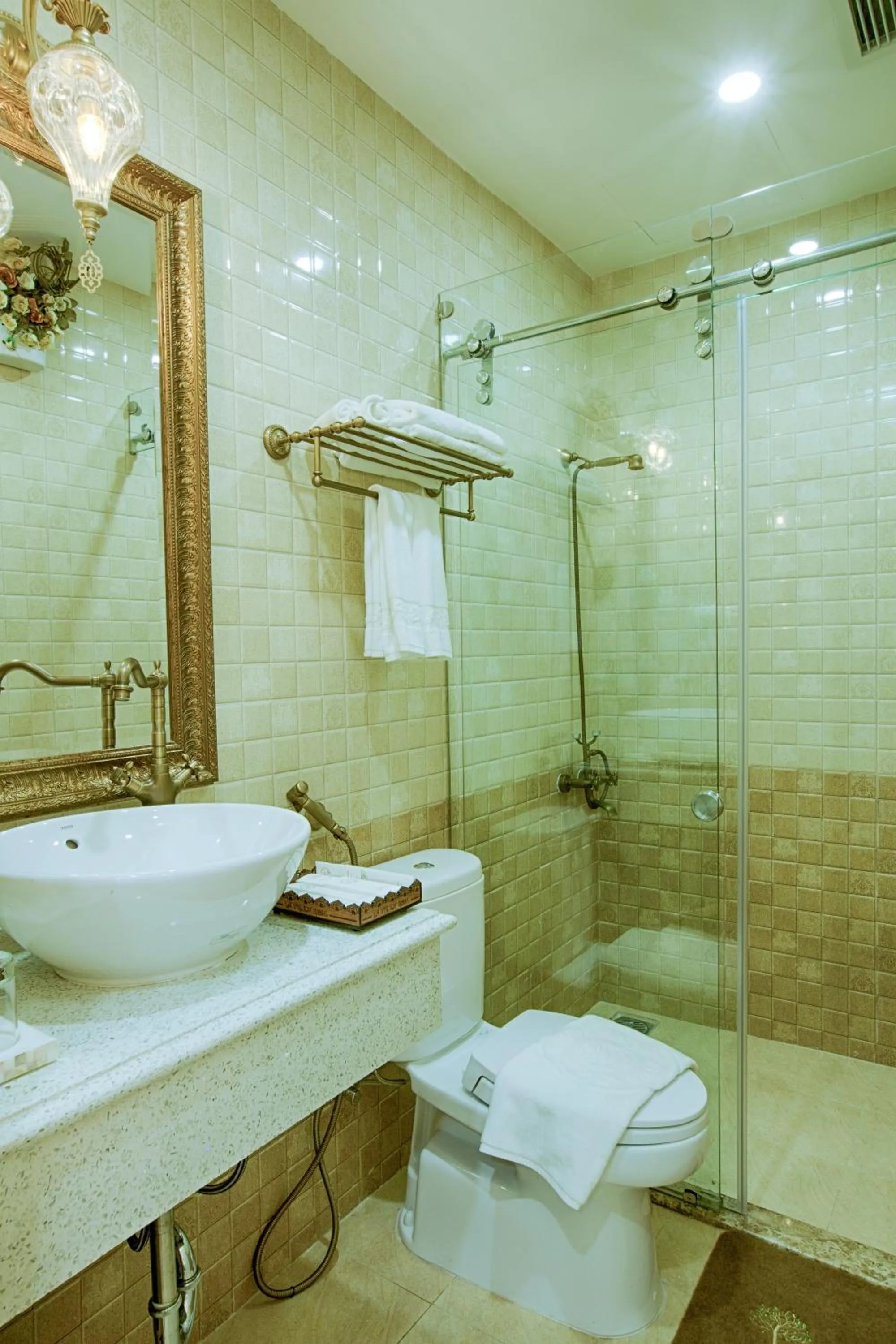 Bathroom in La Vie En Rose Villa