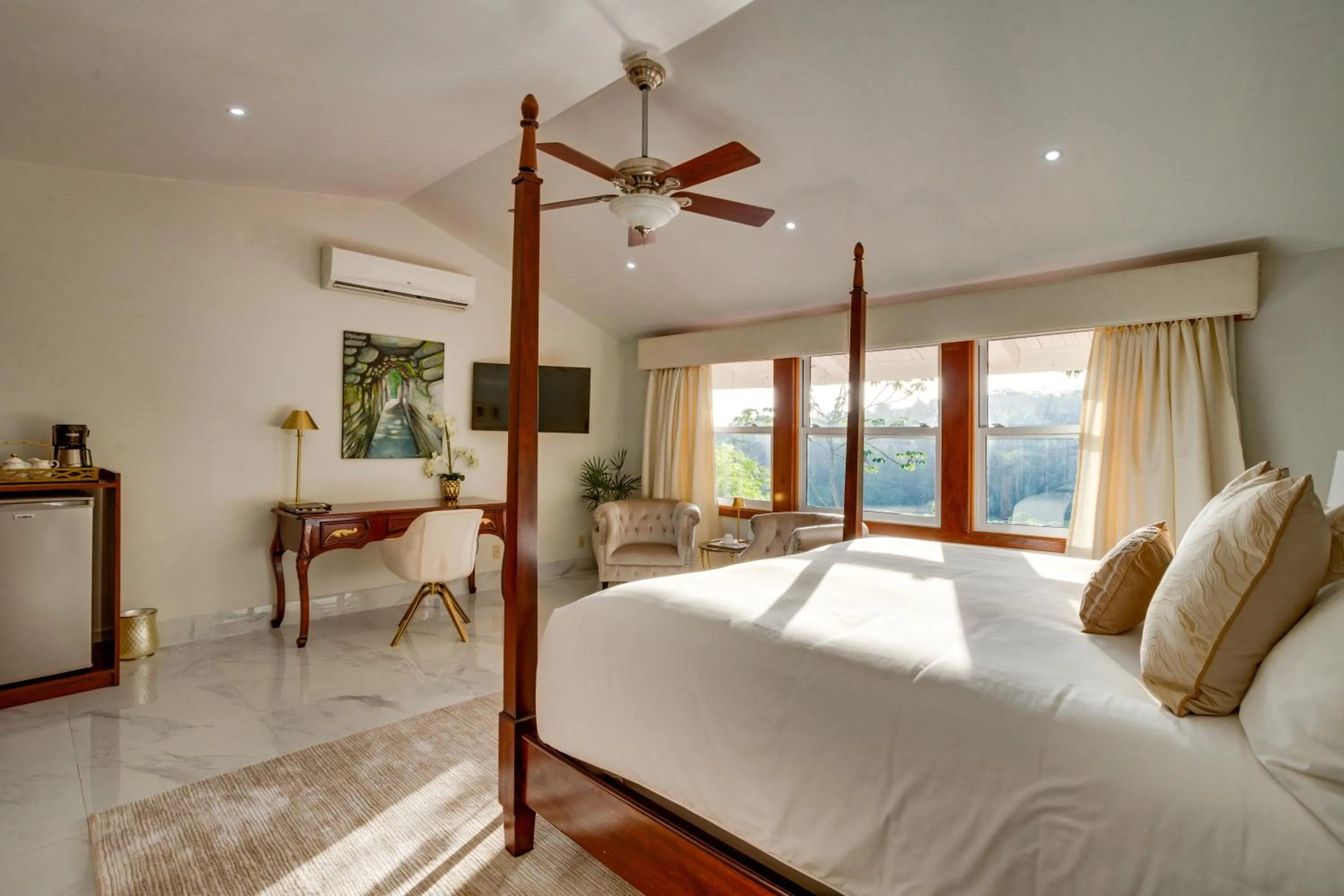 Bedroom, Bed in San Ignacio Resort Hotel