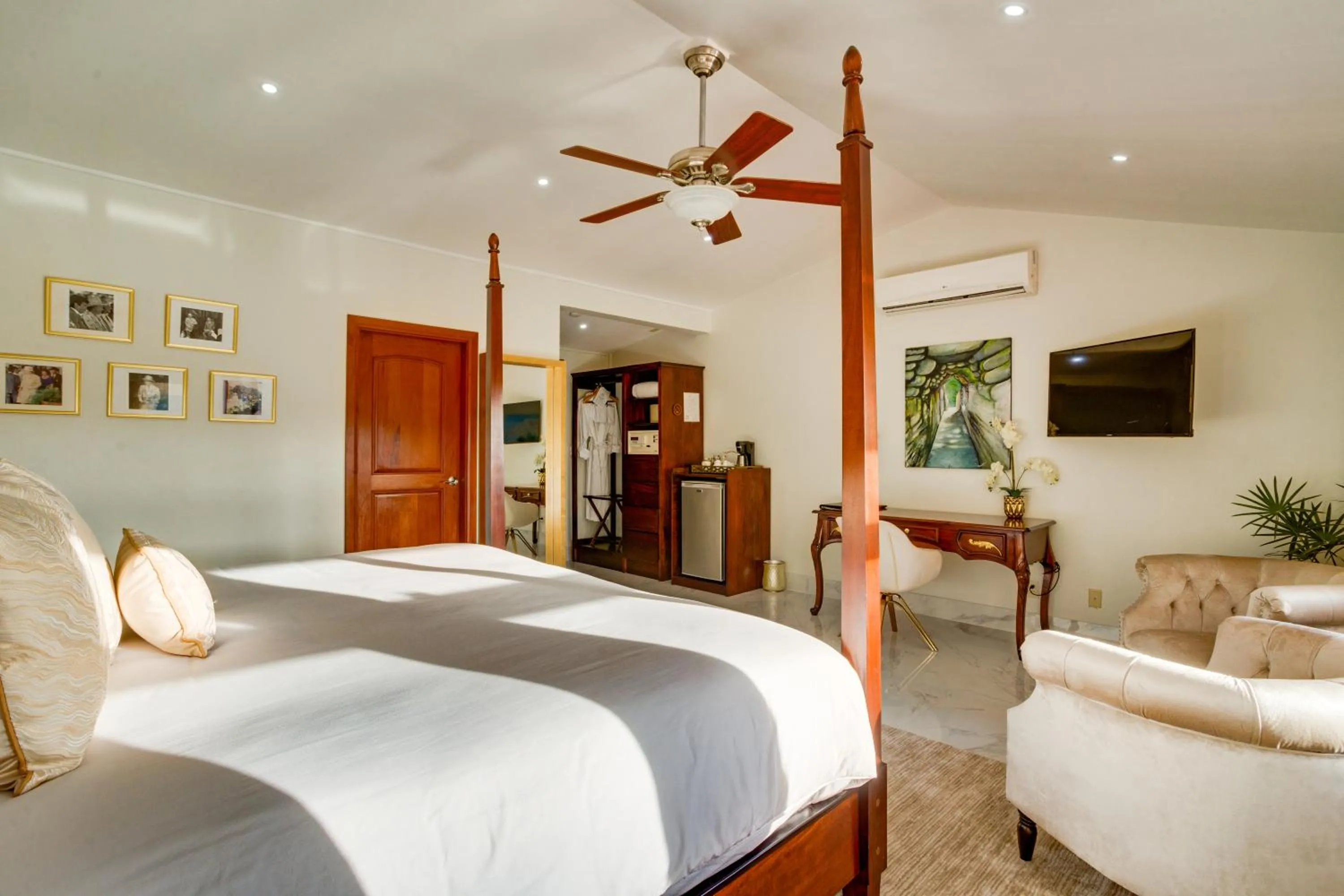 Bedroom, Bed in San Ignacio Resort Hotel