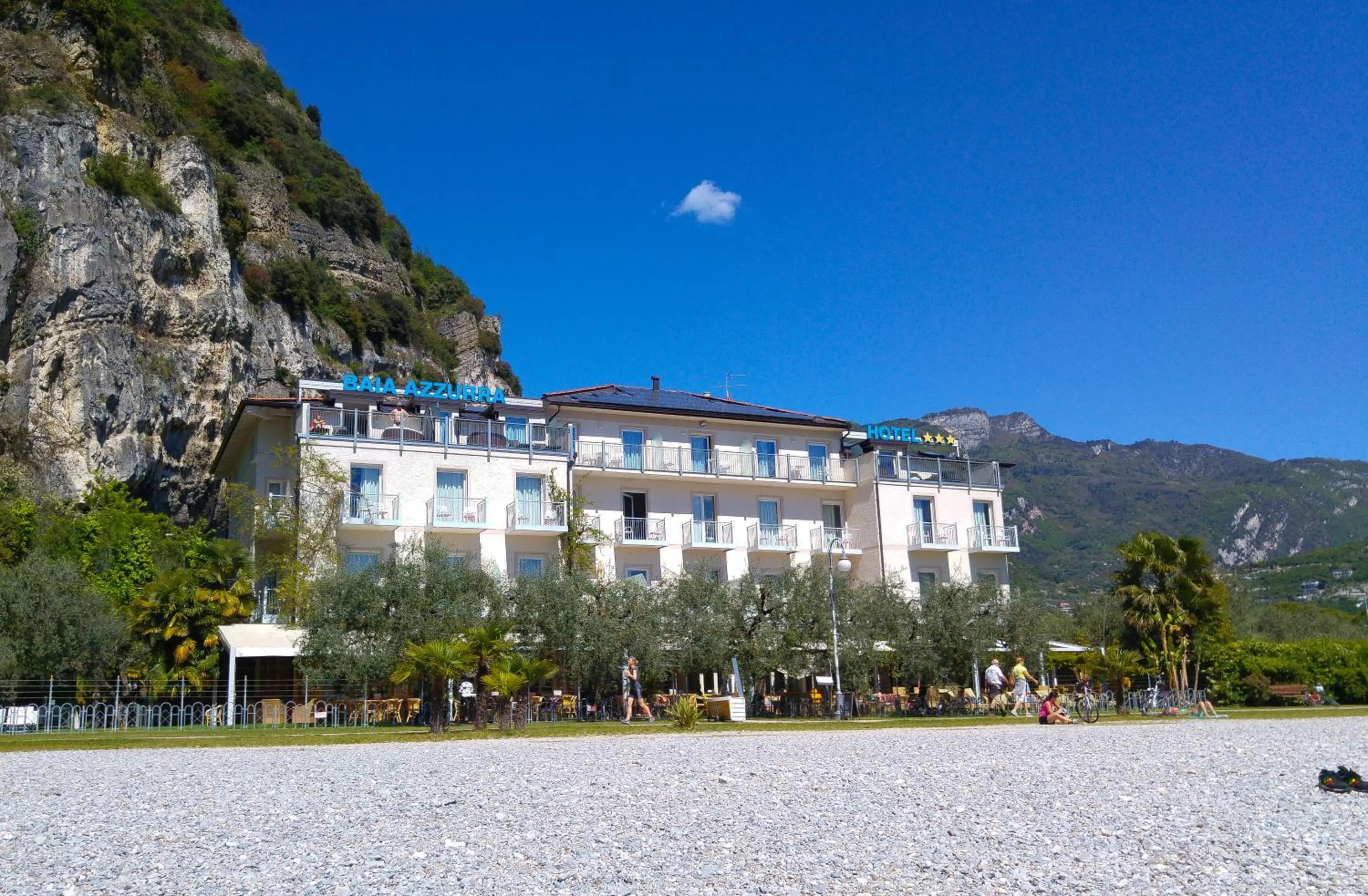 Property building in Hotel Baia Azzurra - Lake Front