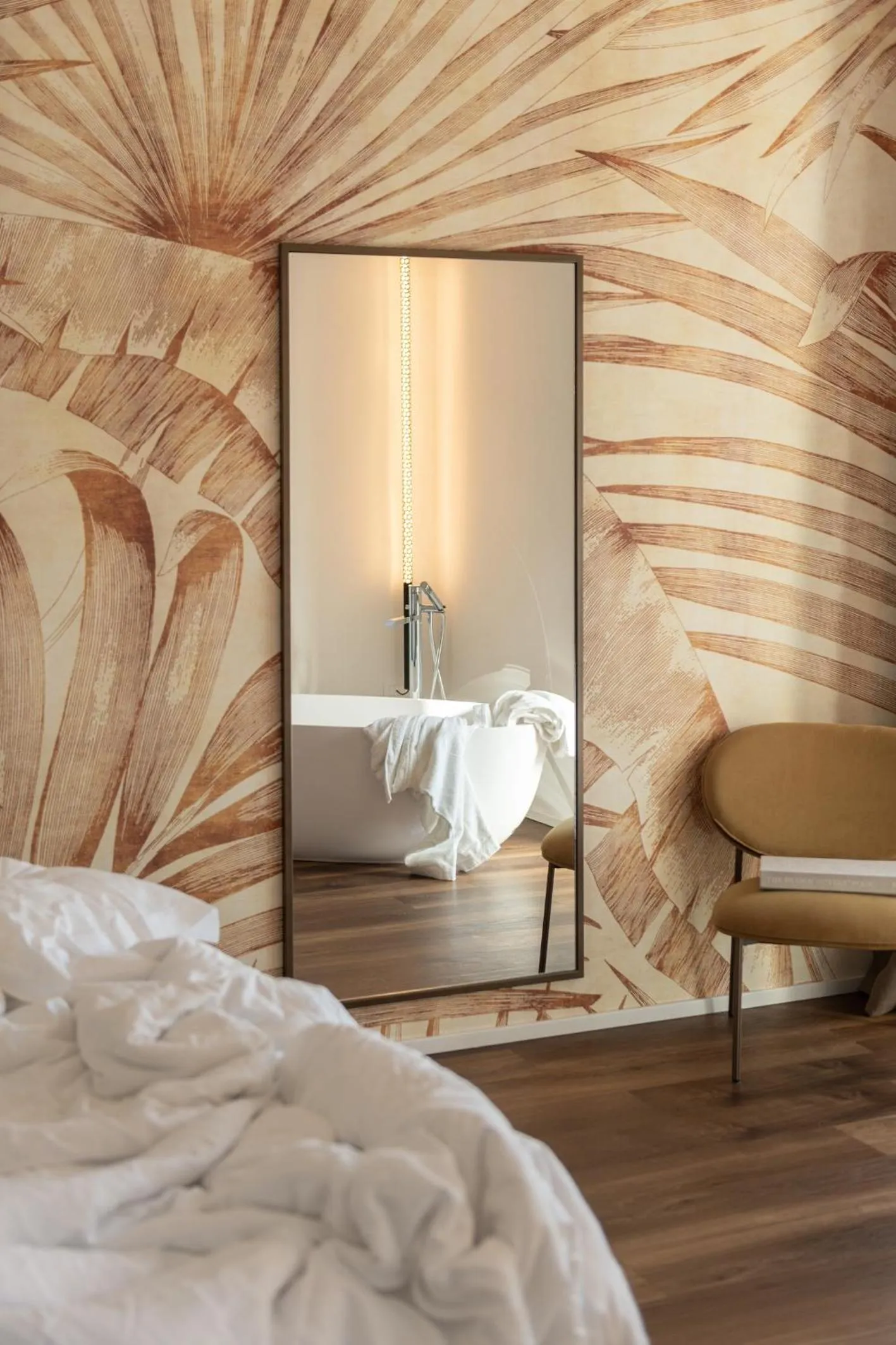 Bedroom, Bed in Hotel Baia Azzurra - Lake Front