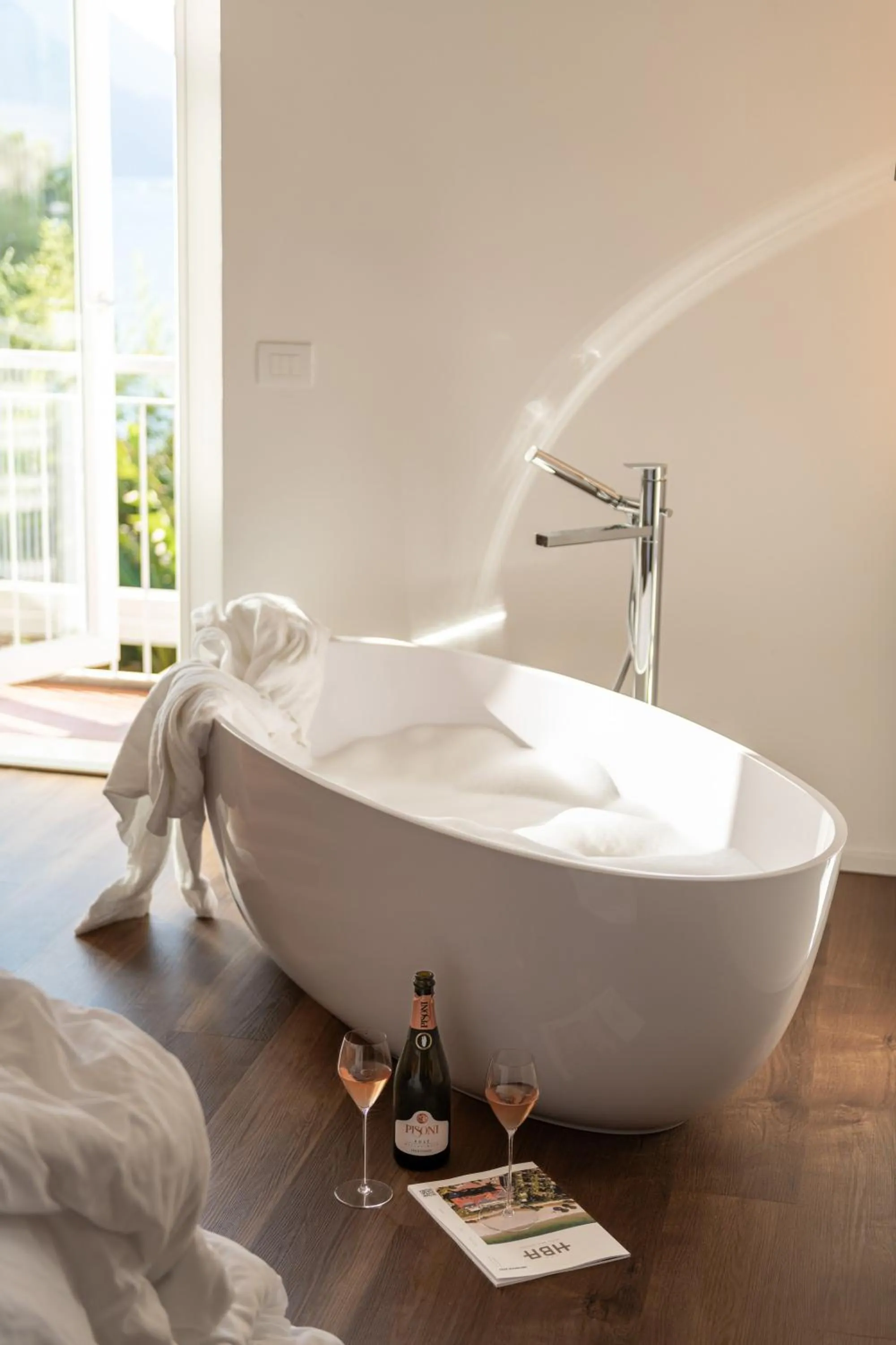 Bedroom in Hotel Baia Azzurra - Lake Front