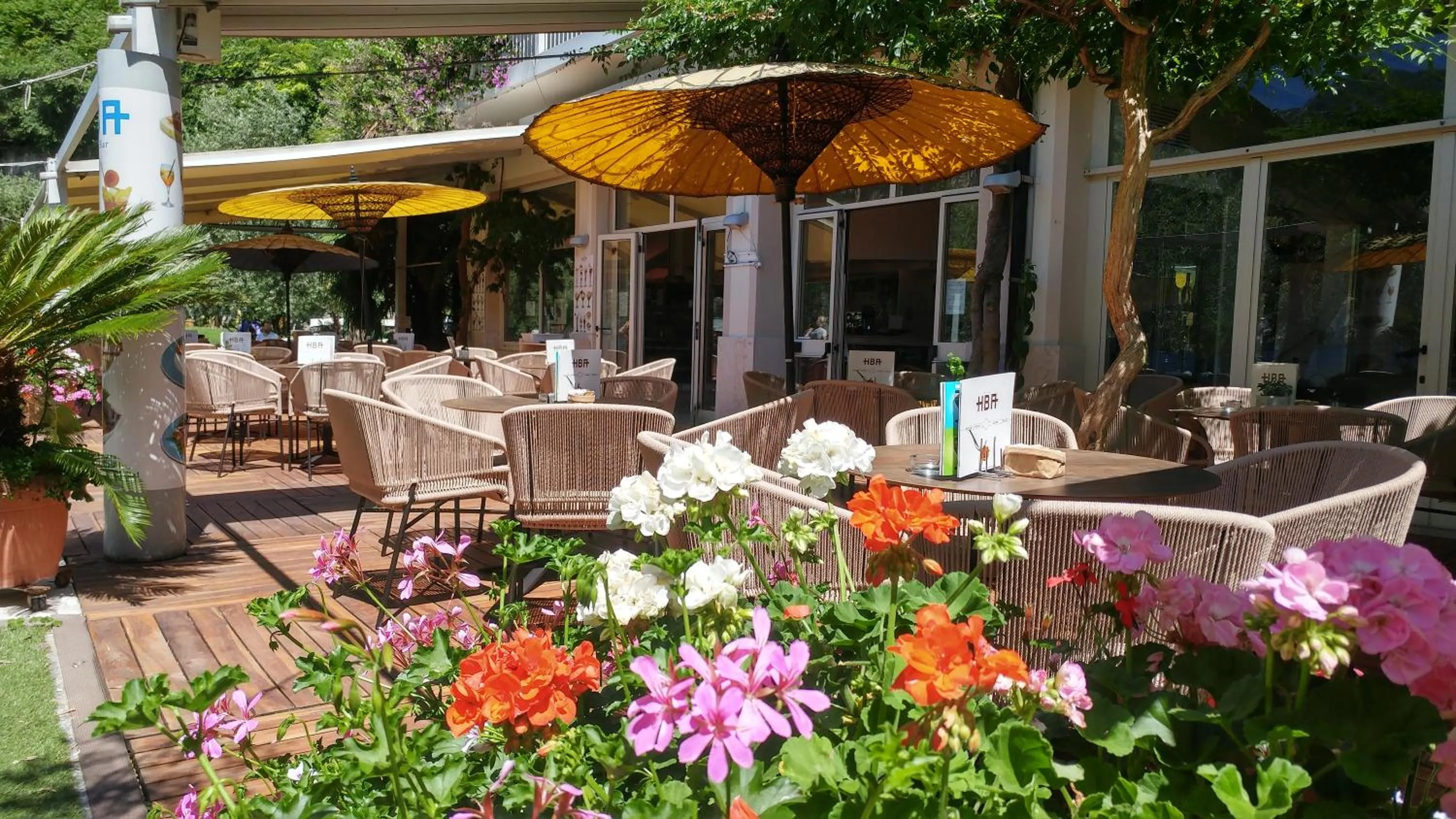 Property building in Hotel Baia Azzurra - Lake Front