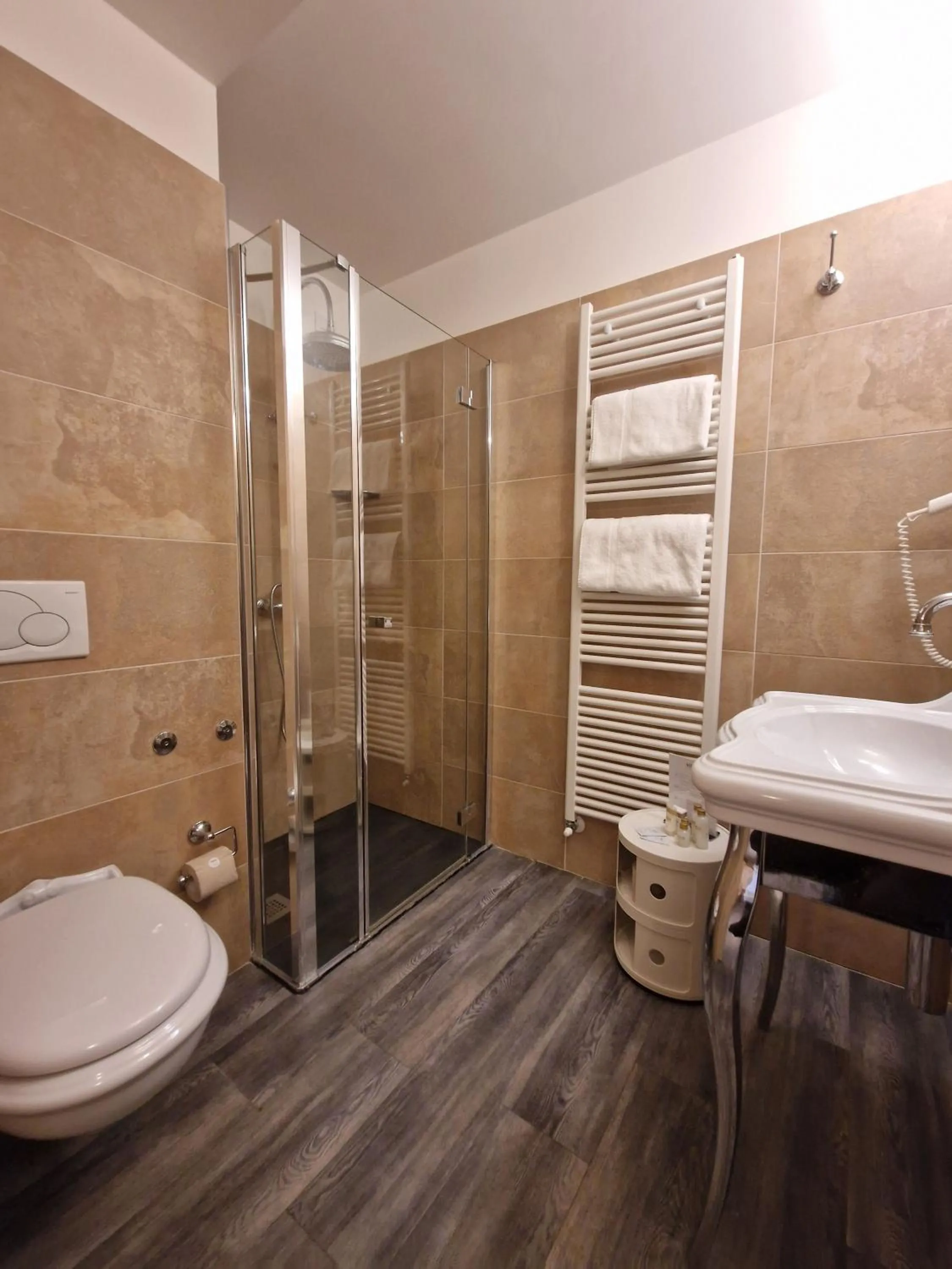 Bathroom in Hotel Baia Azzurra - Lake Front