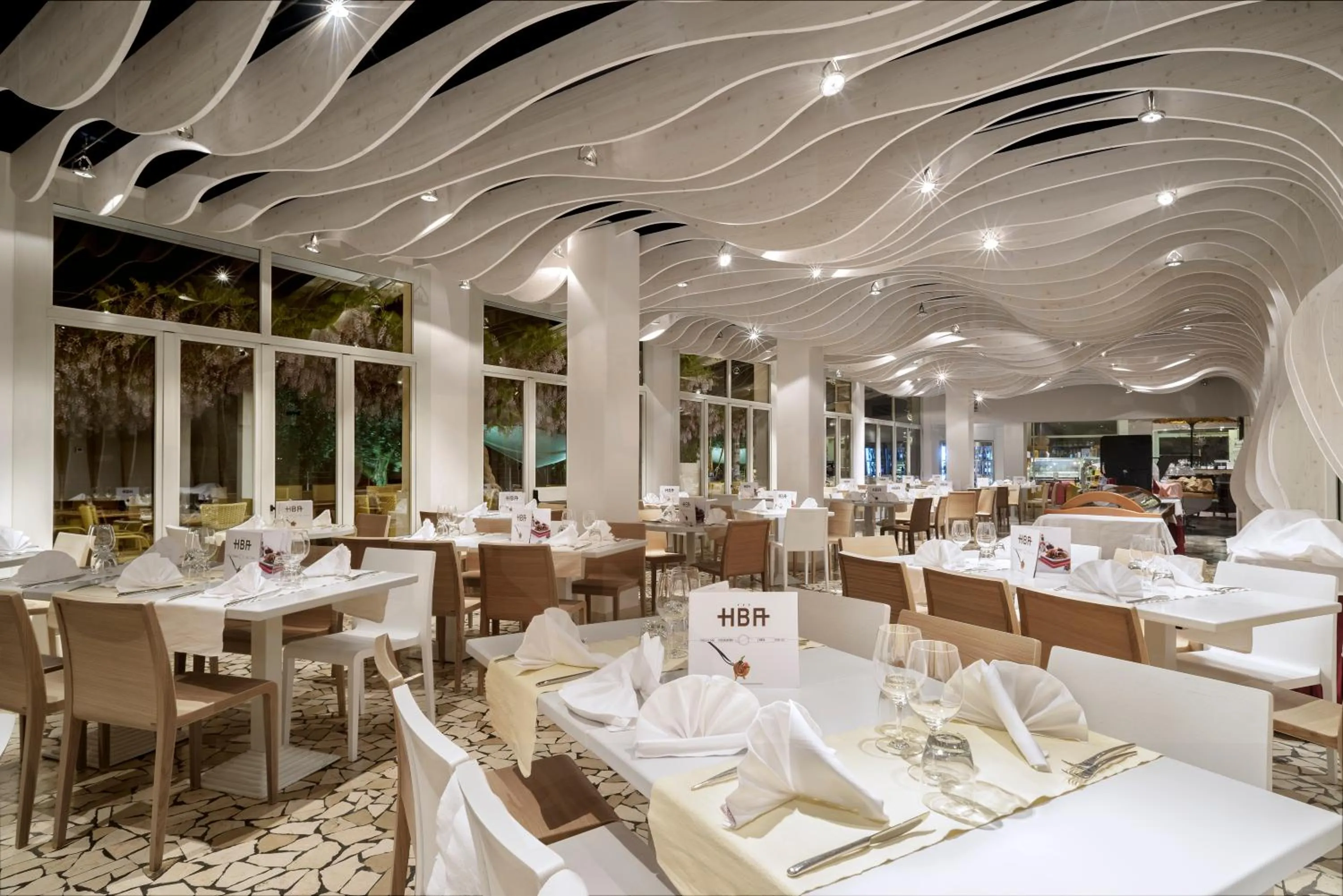 Restaurant/places to eat in Hotel Baia Azzurra - Lake Front