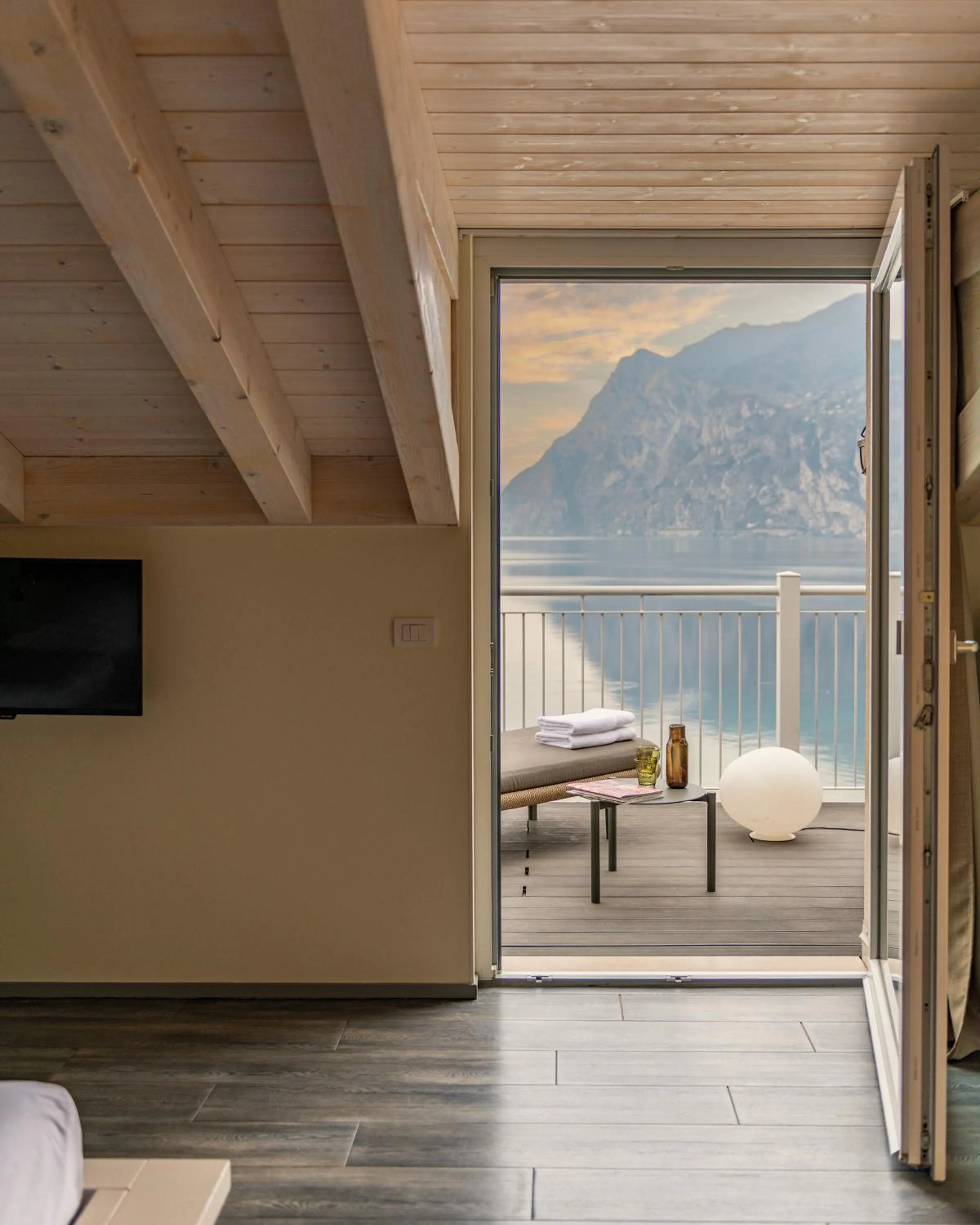 Balcony/Terrace in Hotel Baia Azzurra - Lake Front