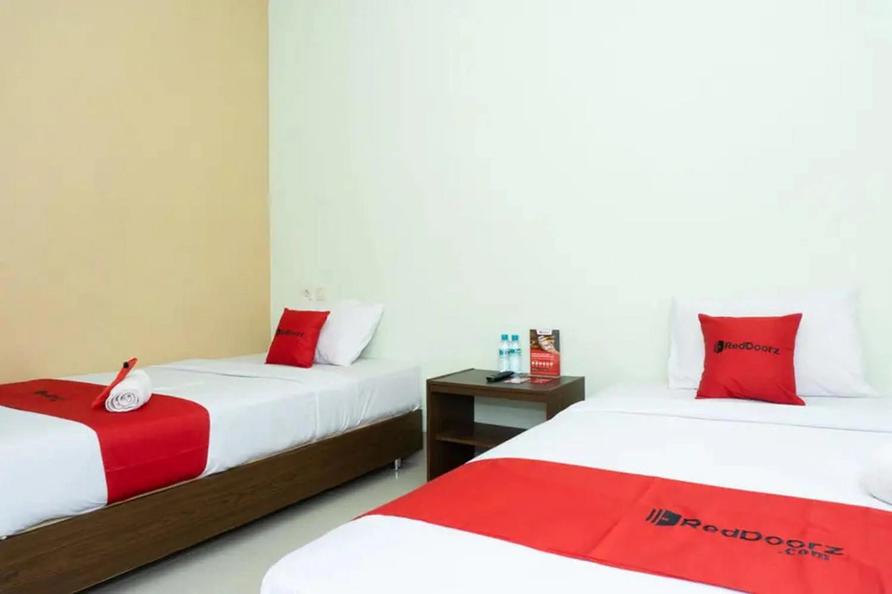 Bedroom, Bed in RedDoorz near Alun Alun Madiun