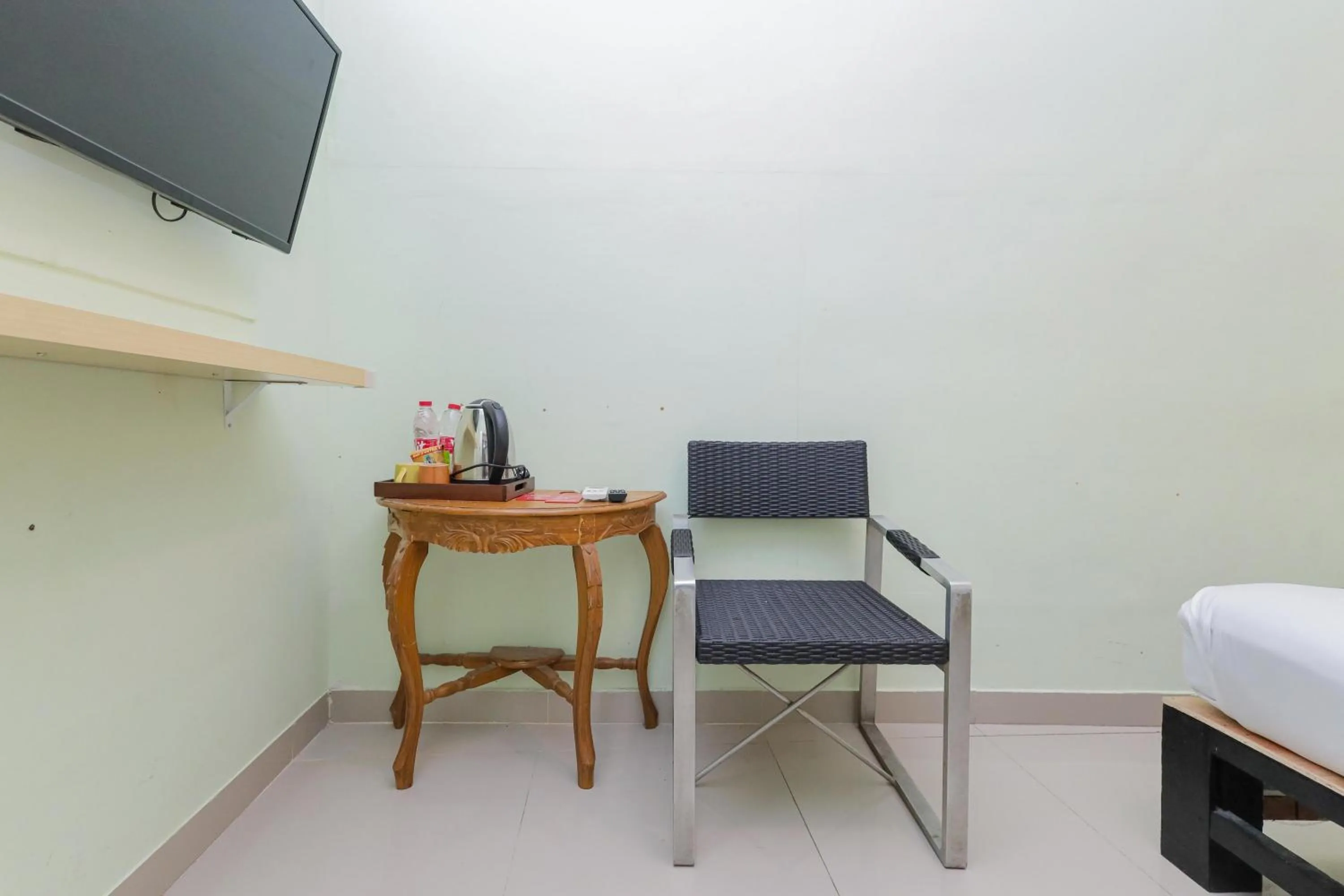 TV and multimedia in RedDoorz near Alun Alun Madiun