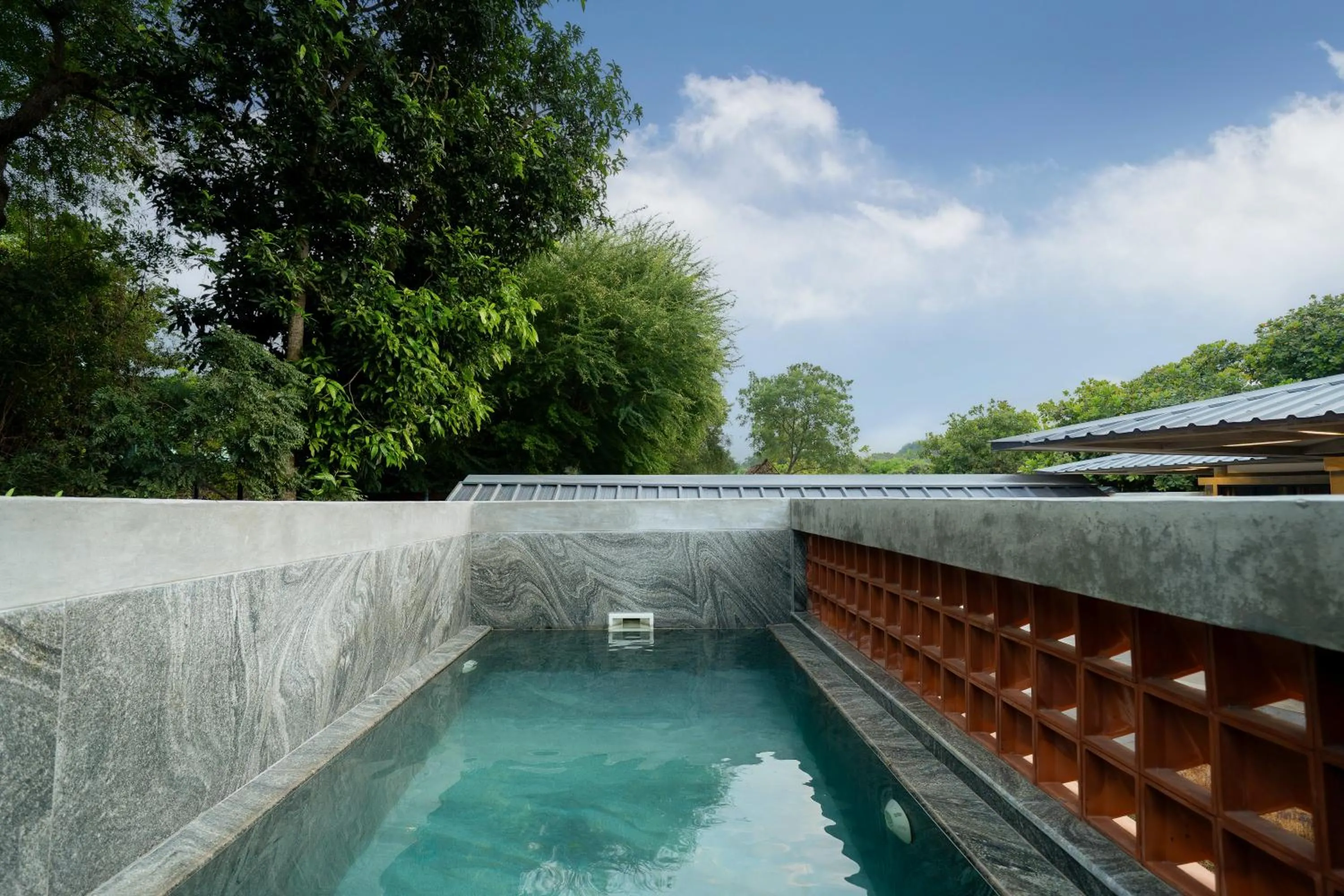 Swimming pool in Sanctuary Amaidiyana - A CGH Earth Experience
