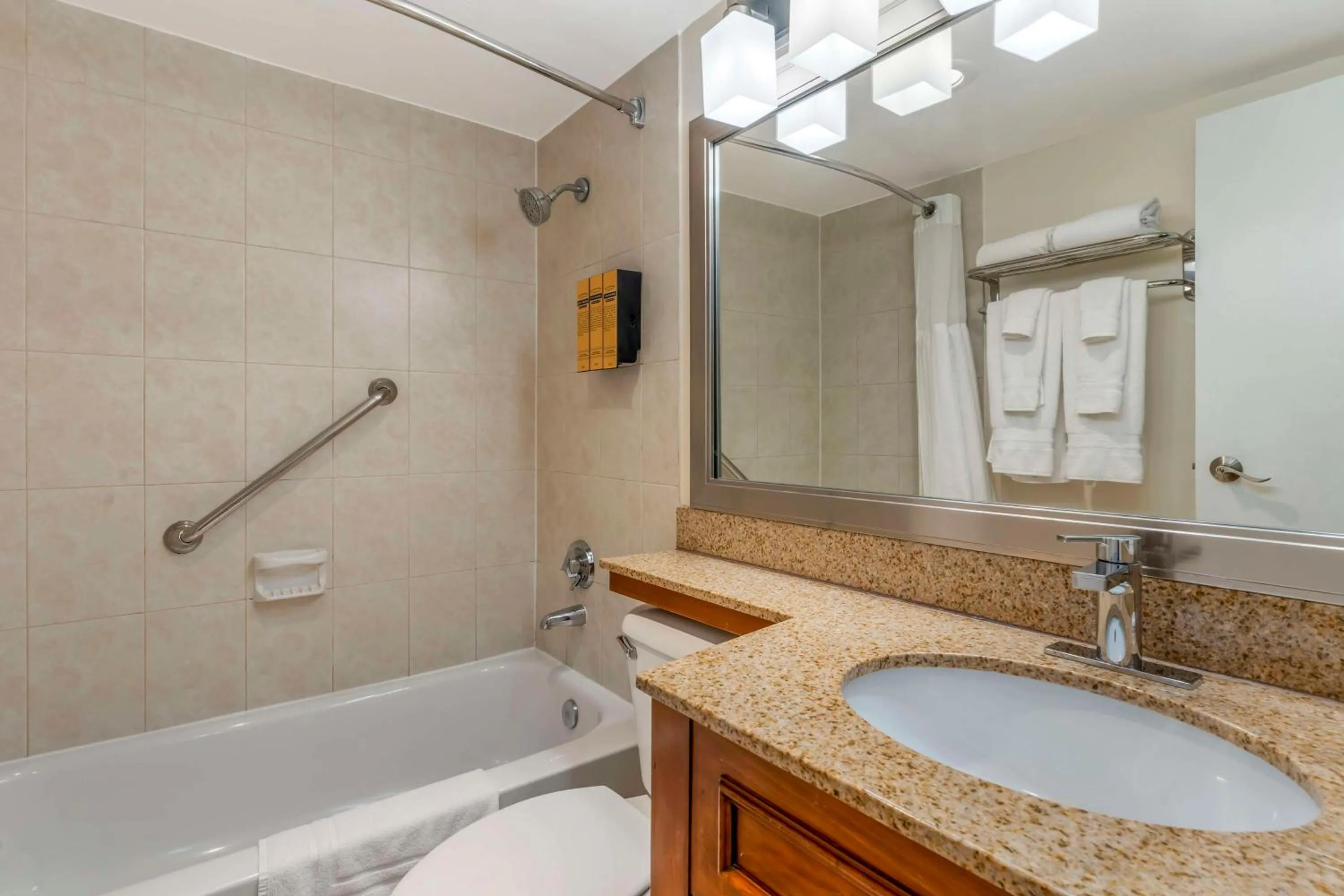 Bathroom in Best Western Plus Grosvenor Airport Hotel